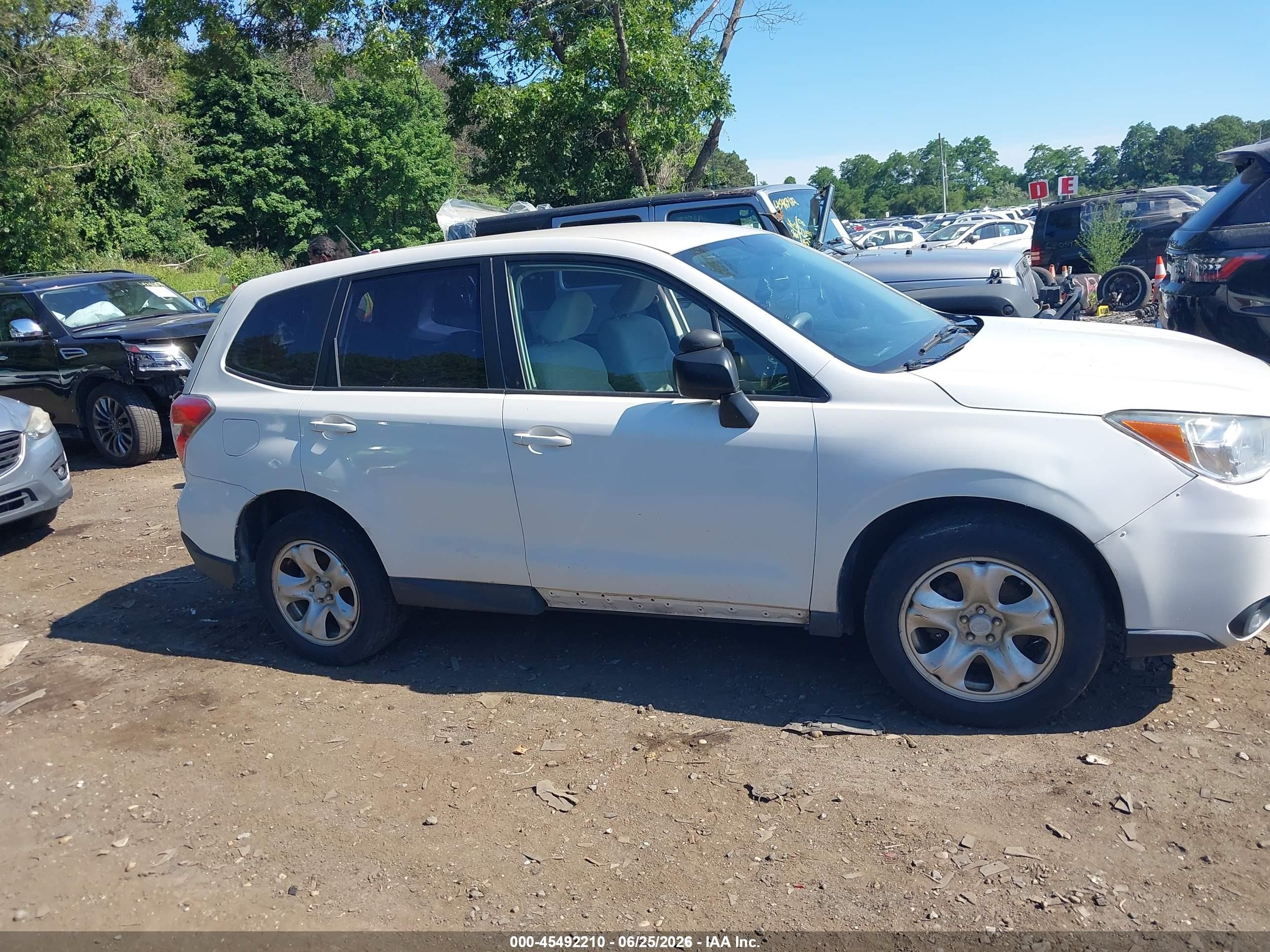 2014 Subaru Forester 2.5i White vin: JF2SJAAC1EH464171