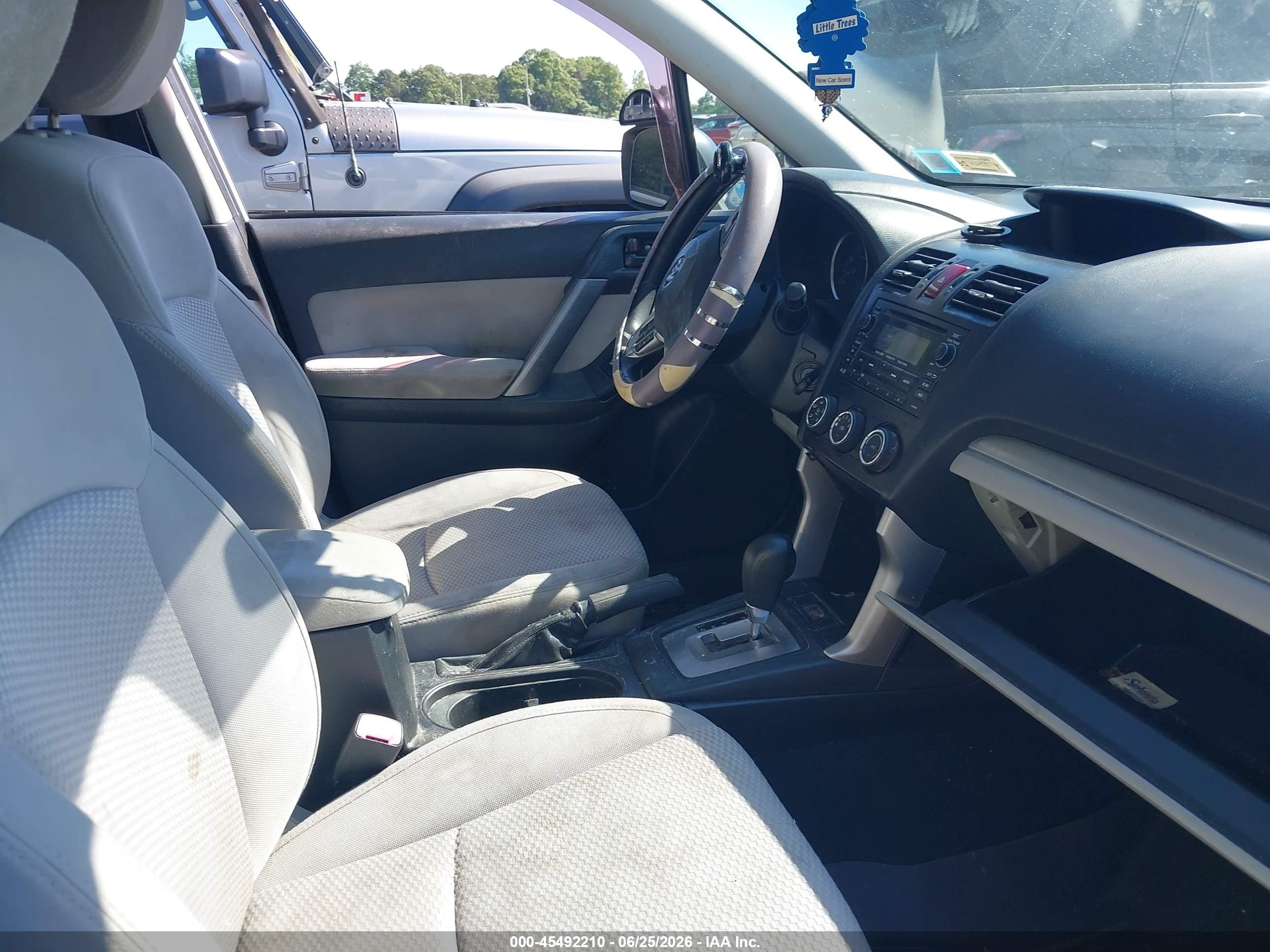 2014 Subaru Forester 2.5i White vin: JF2SJAAC1EH464171
