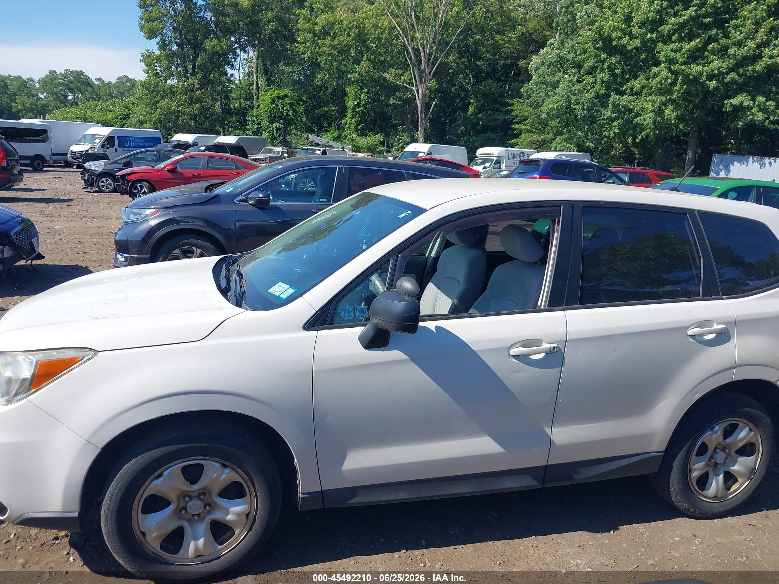 2014 Subaru Forester 2.5i White vin: JF2SJAAC1EH464171