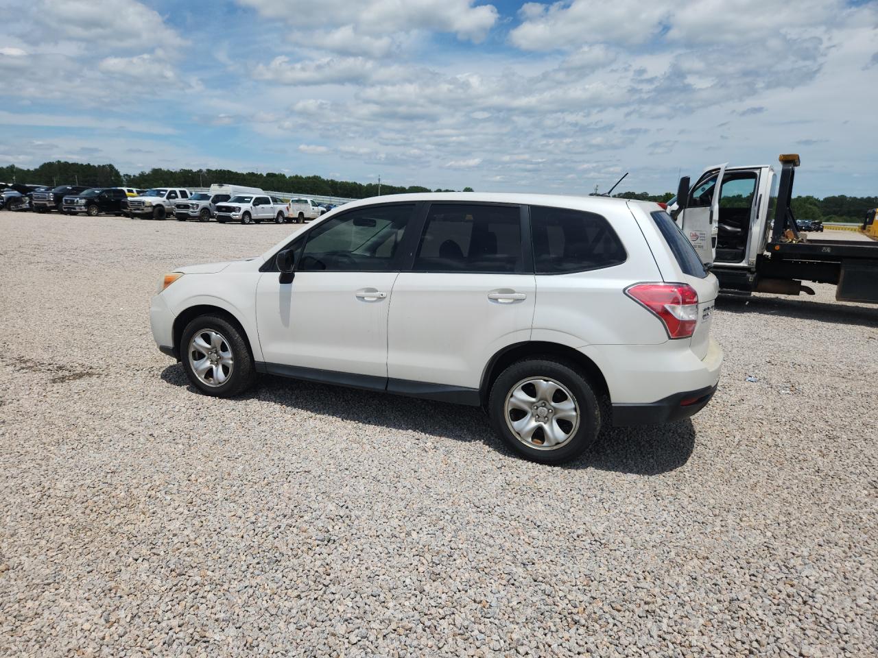 2014 Subaru Forester 2.5i White vin: JF2SJAAC1EH470908