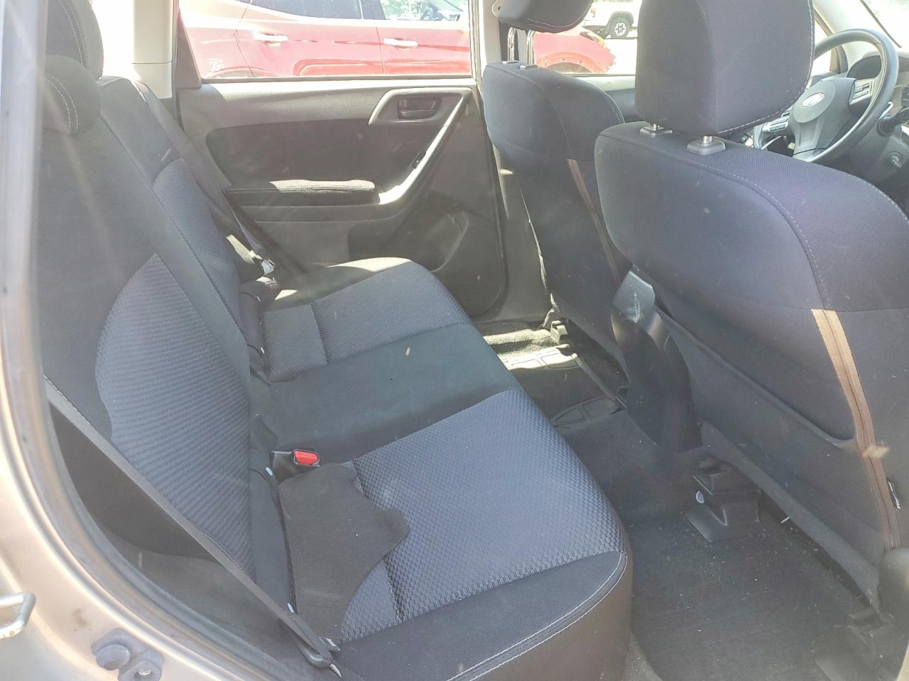 2014 Subaru Forester 2.5i Silver vin: JF2SJAAC2EH411995