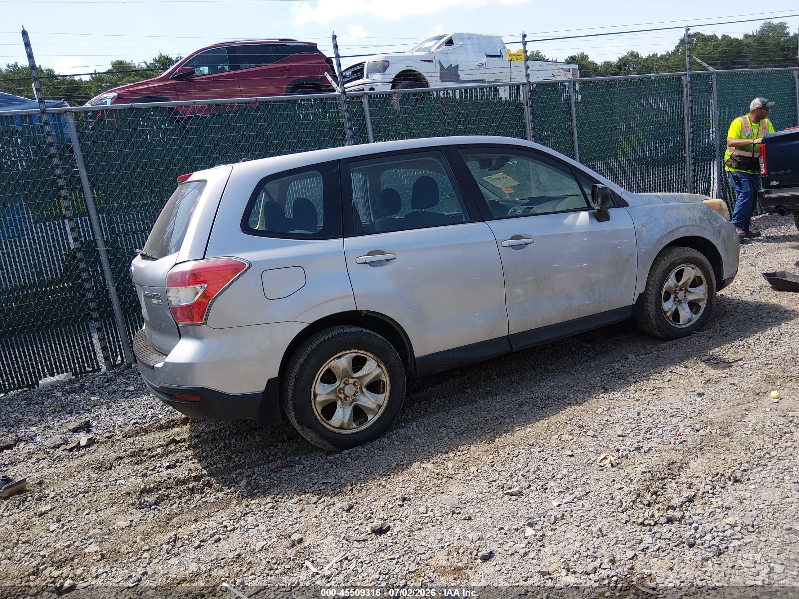 2014 Subaru Forester 2.5i Серебряный vin: JF2SJAAC2EH412497