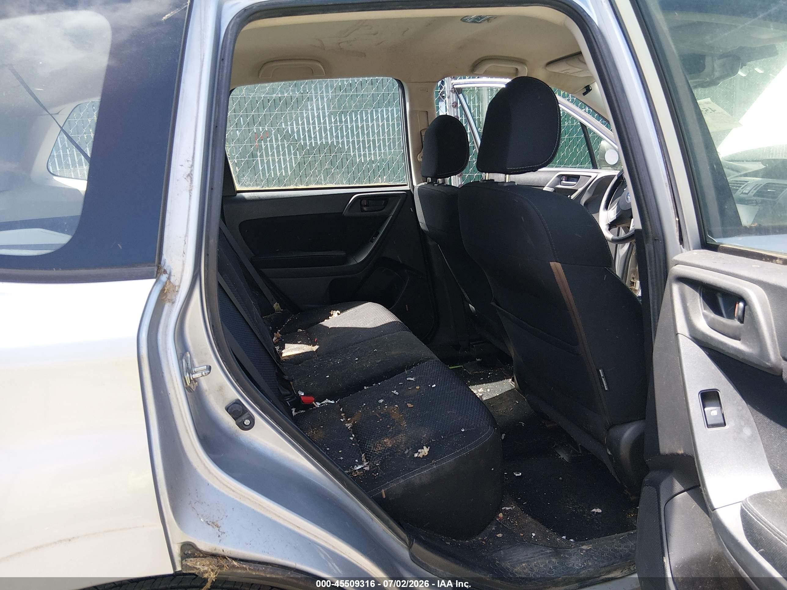 2014 Subaru Forester 2.5i Серебряный vin: JF2SJAAC2EH412497