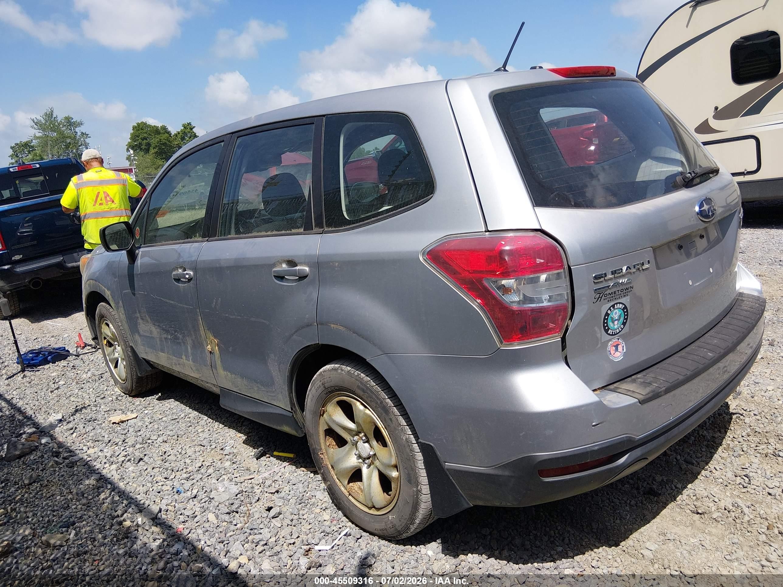 2014 Subaru Forester 2.5i Серебряный vin: JF2SJAAC2EH412497
