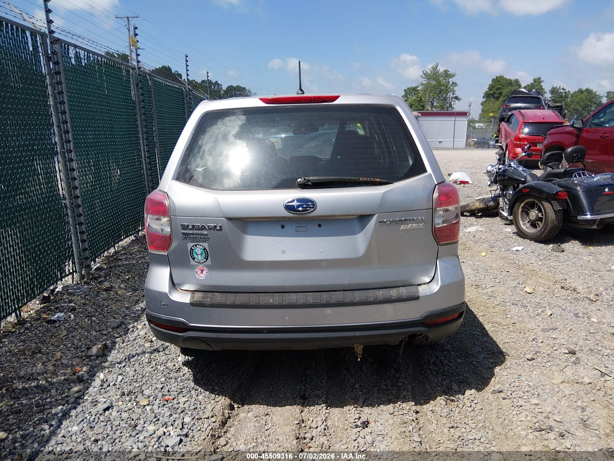 2014 Subaru Forester 2.5i Серебряный vin: JF2SJAAC2EH412497