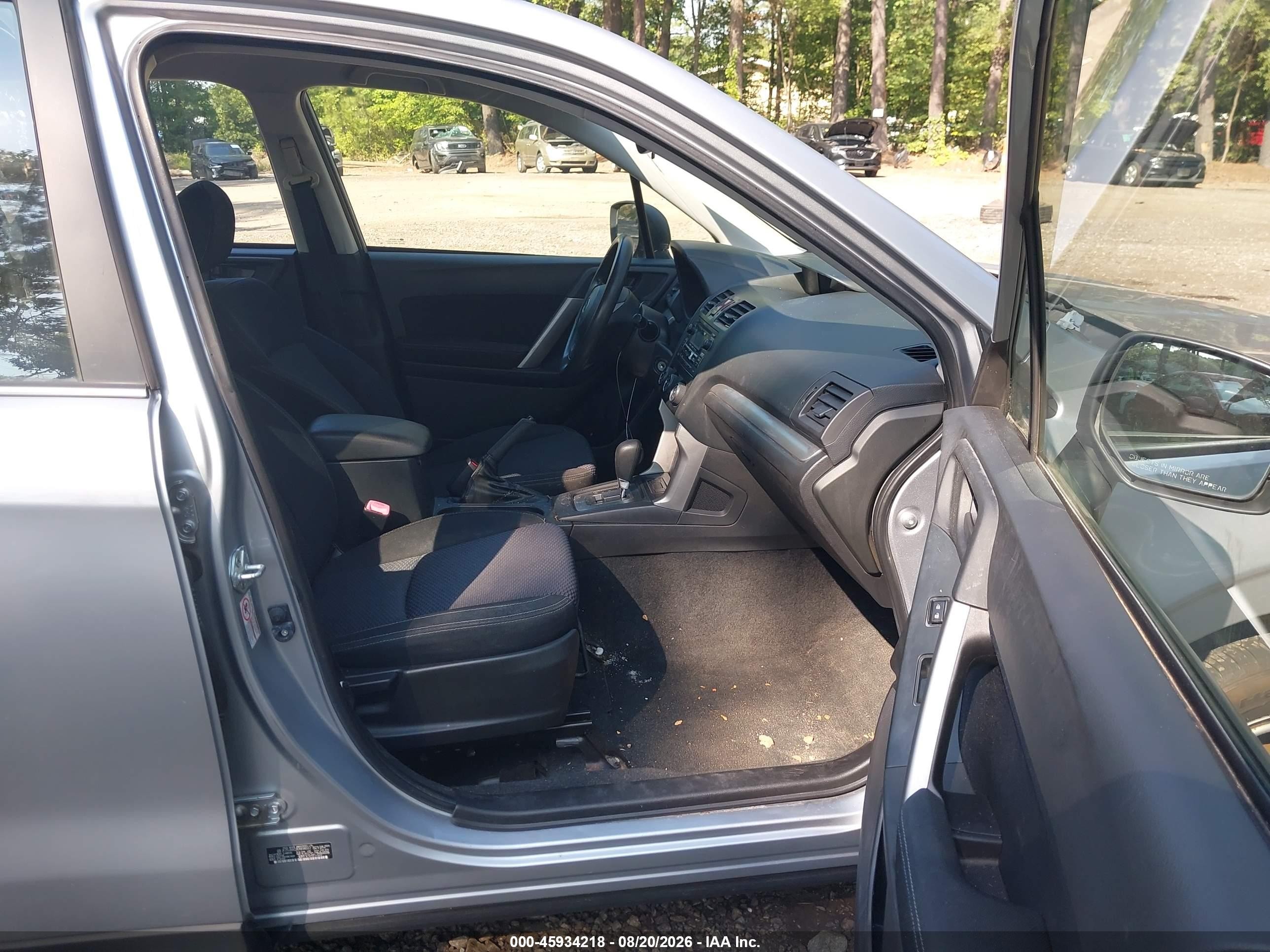 2014 Subaru Forester 2.5i Silver vin: JF2SJAAC2EH494022