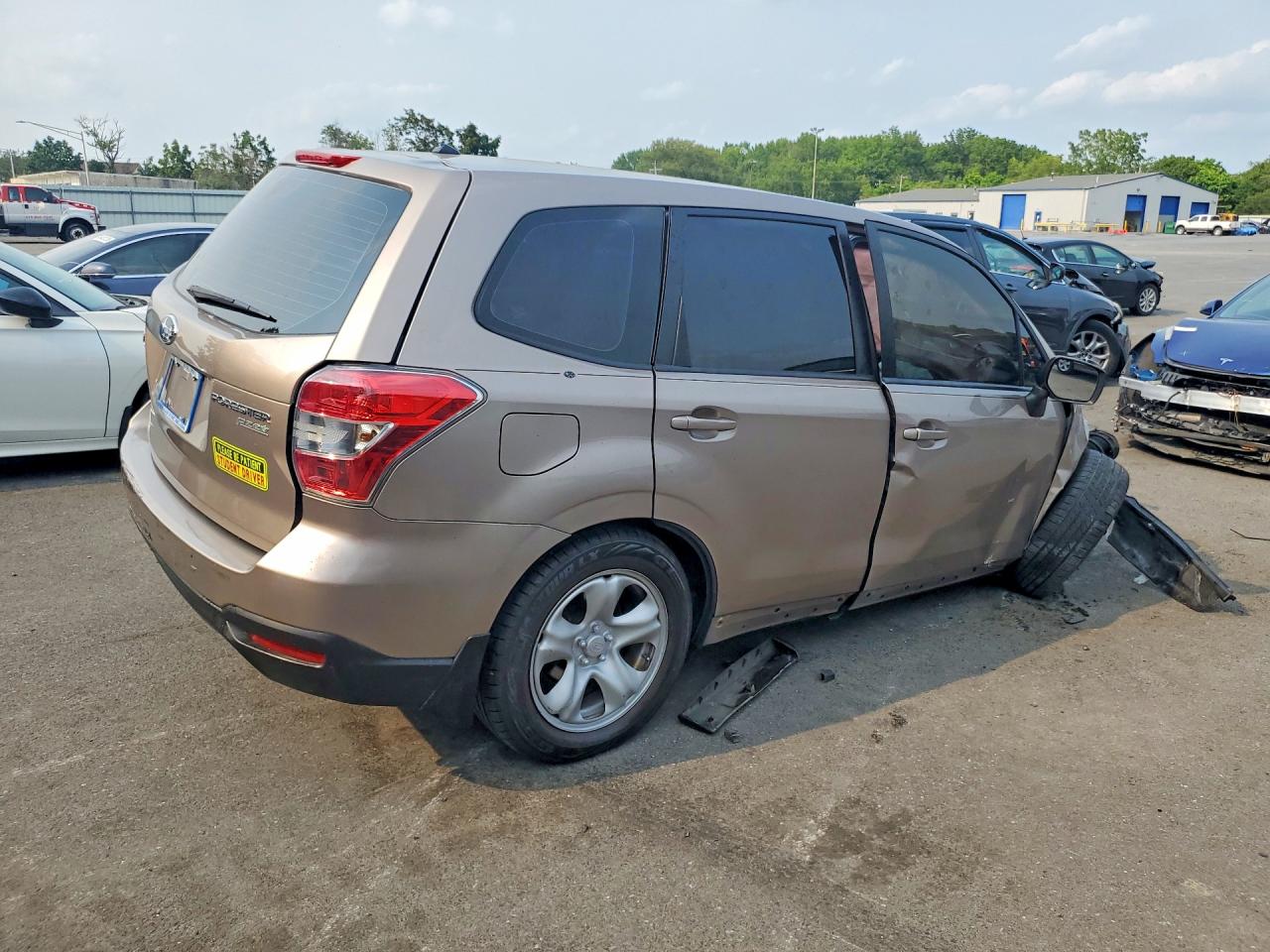2014 Subaru Forester 2.5i Tan vin: JF2SJAAC2EH508758