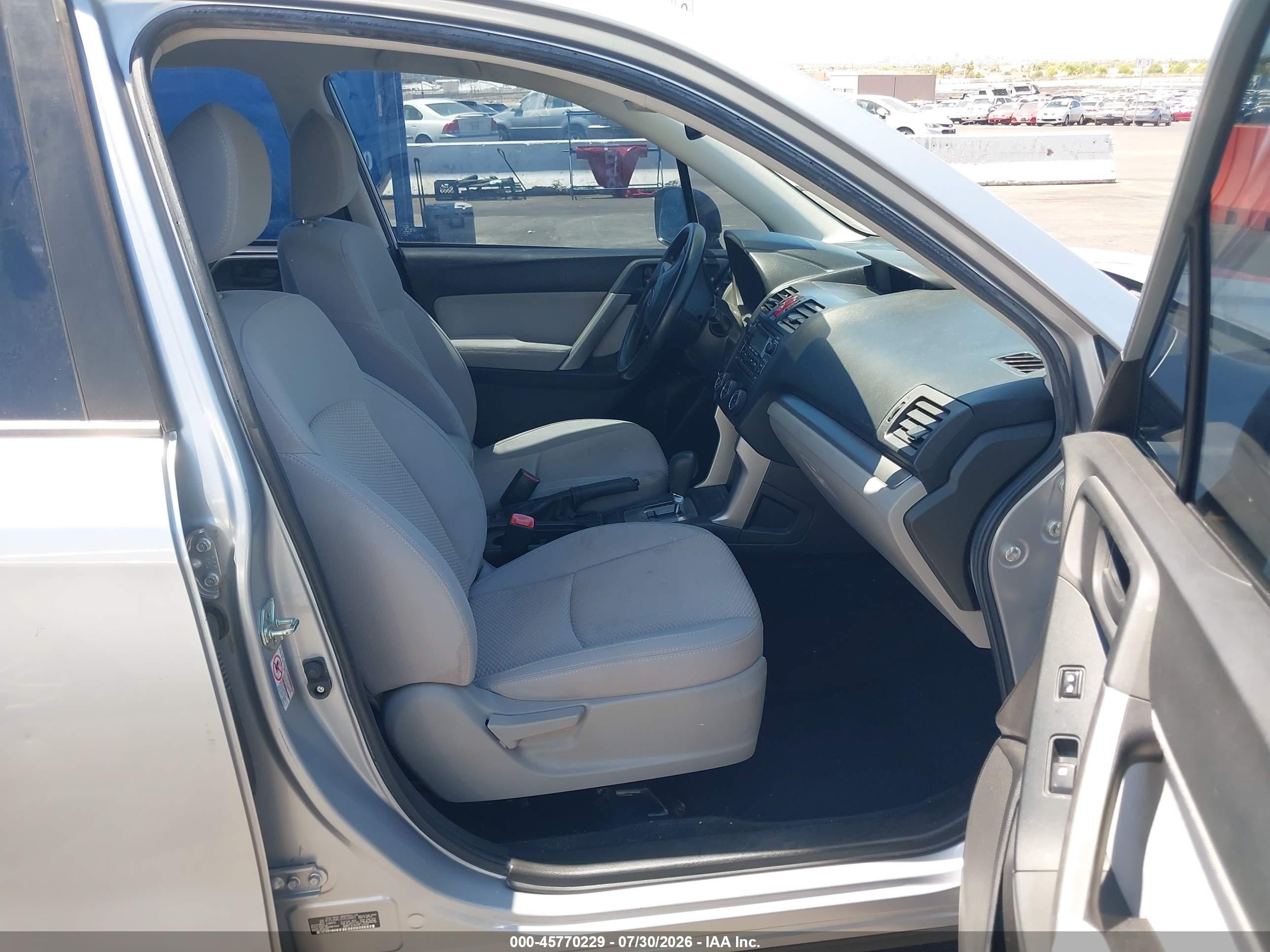 2014 Subaru Forester 2.5i Silver vin: JF2SJAAC2EH526807