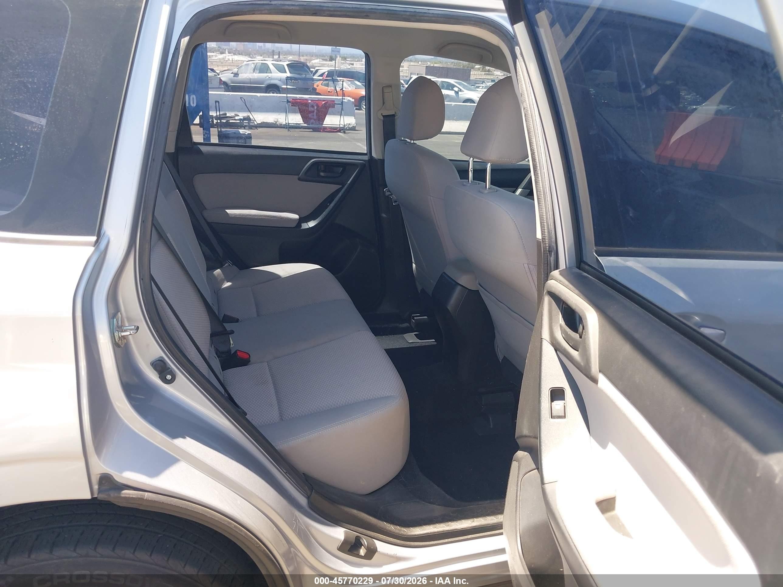 2014 Subaru Forester 2.5i Silver vin: JF2SJAAC2EH526807