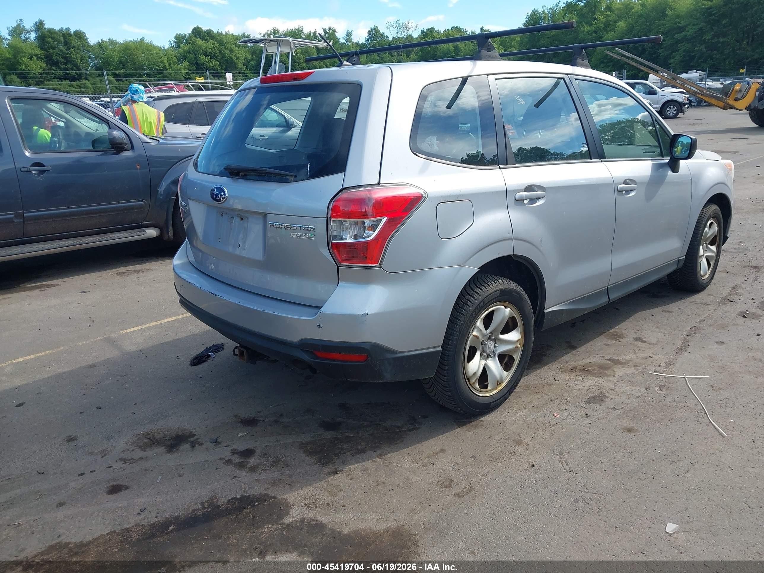 2014 Subaru Forester 2.5i Silver vin: JF2SJAAC3EH424545