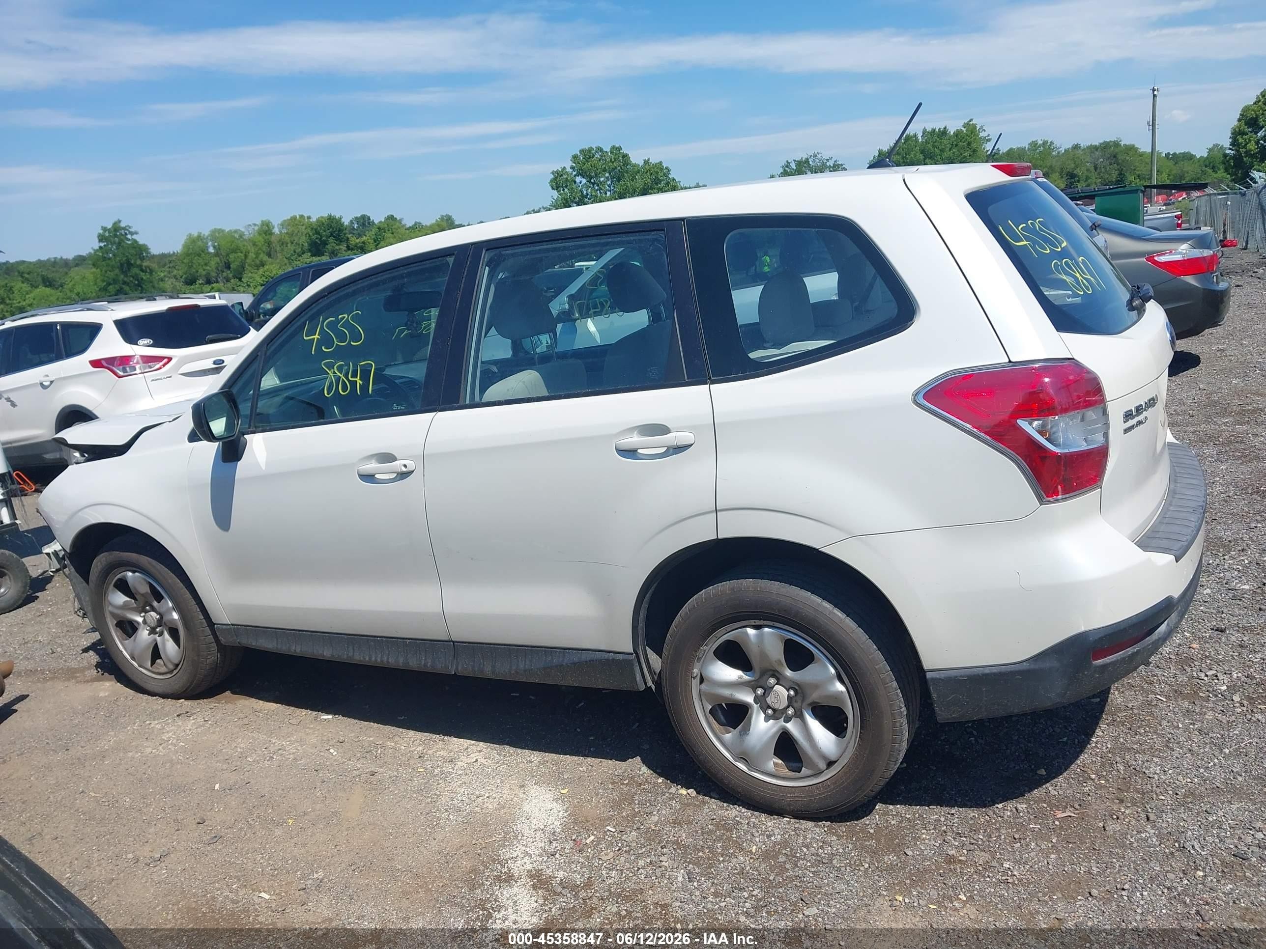 2014 Subaru Forester 2.5i Белый vin: JF2SJAAC3EH521650