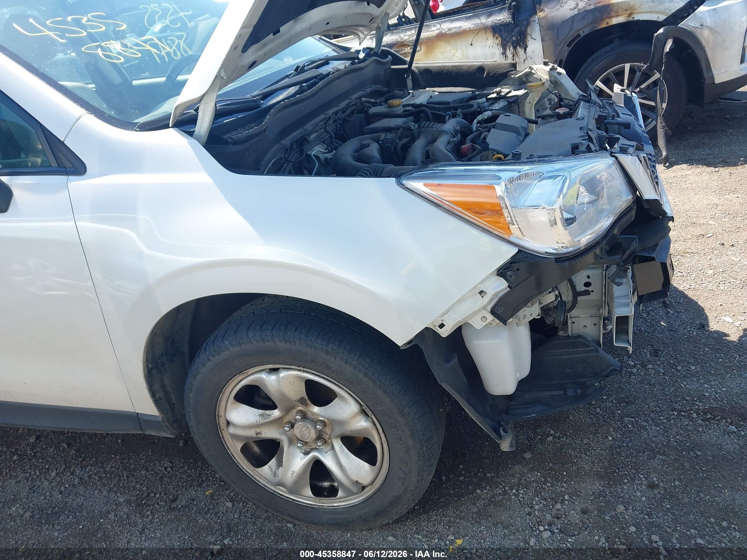 2014 Subaru Forester 2.5i Белый vin: JF2SJAAC3EH521650