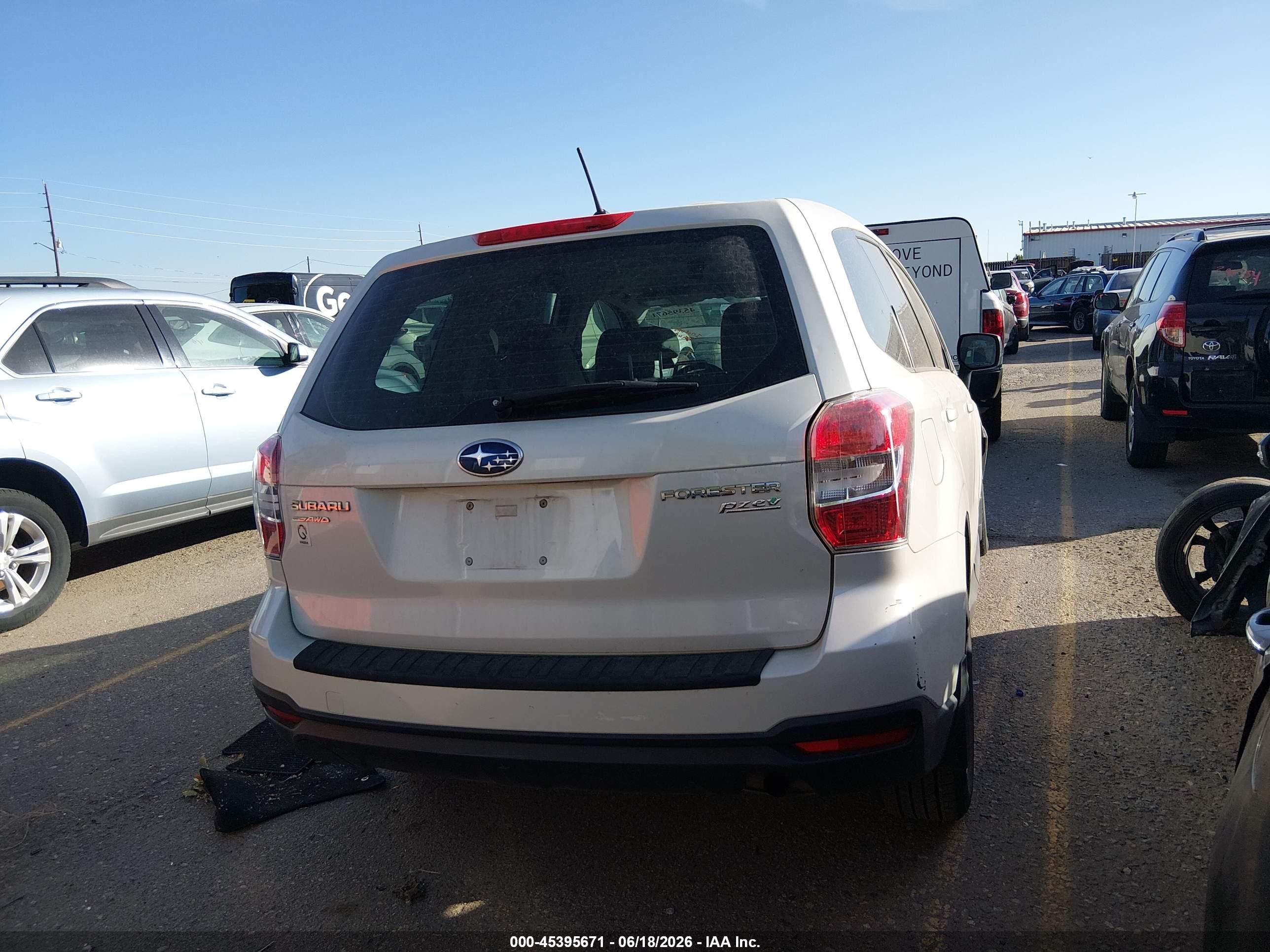 2014 Subaru Forester 2.5i White vin: JF2SJAAC4EH422996