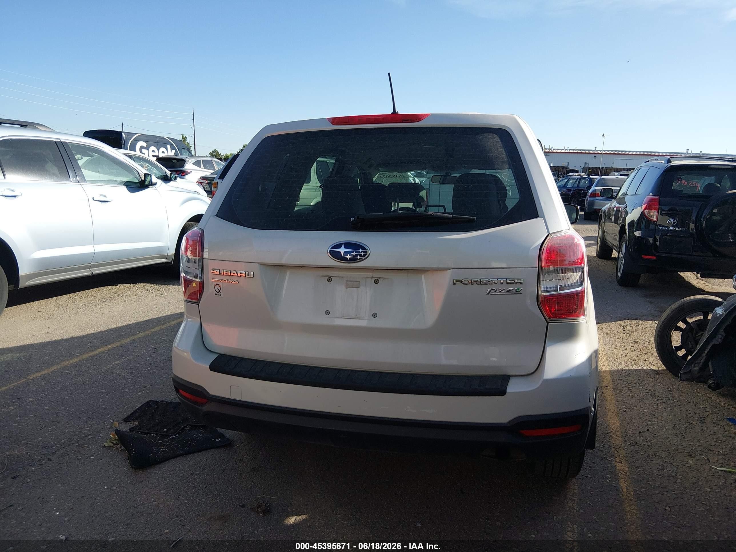 2014 Subaru Forester 2.5i White vin: JF2SJAAC4EH422996