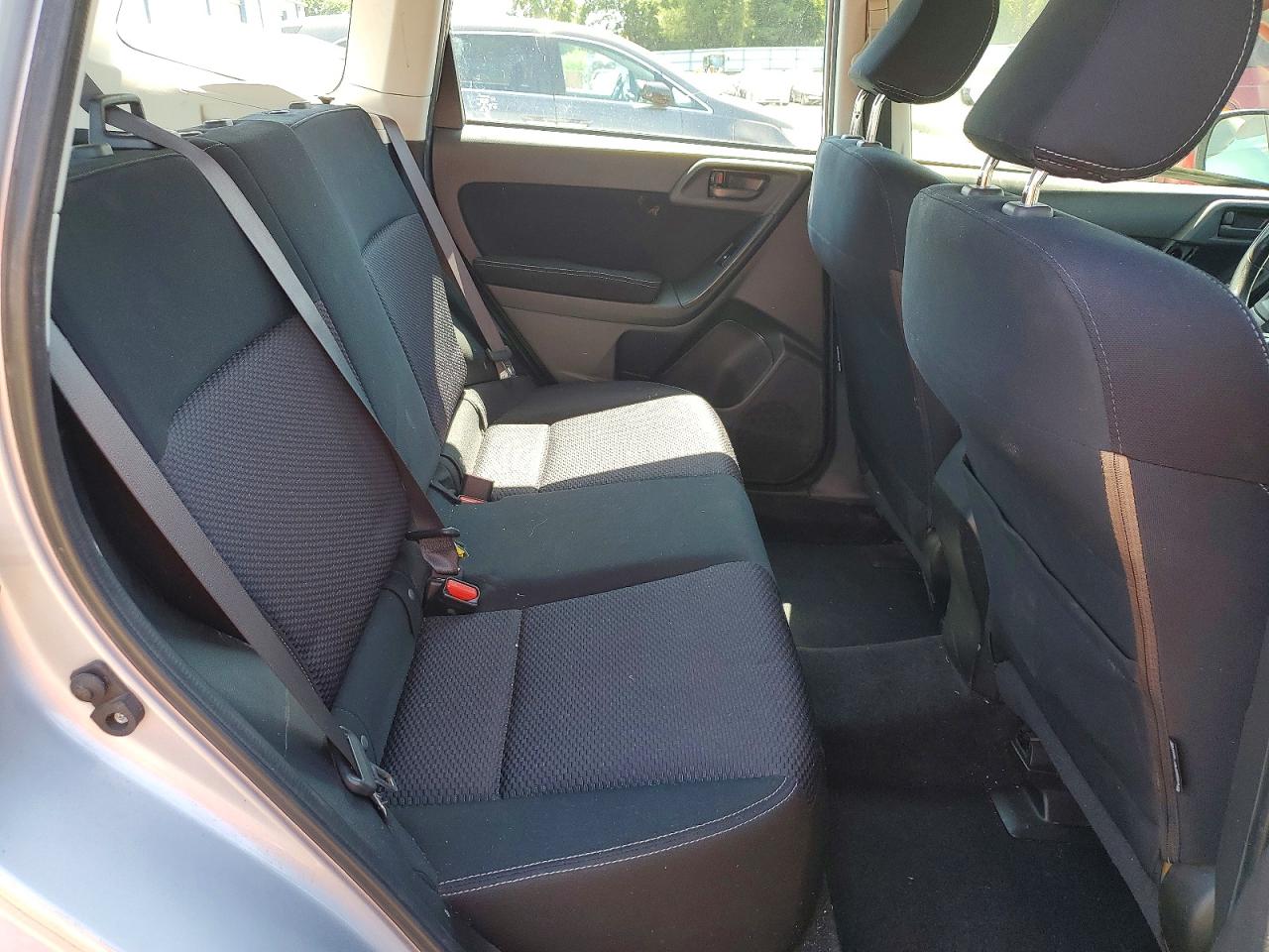 2014 Subaru Forester 2.5i Silver vin: JF2SJAAC4EH469574