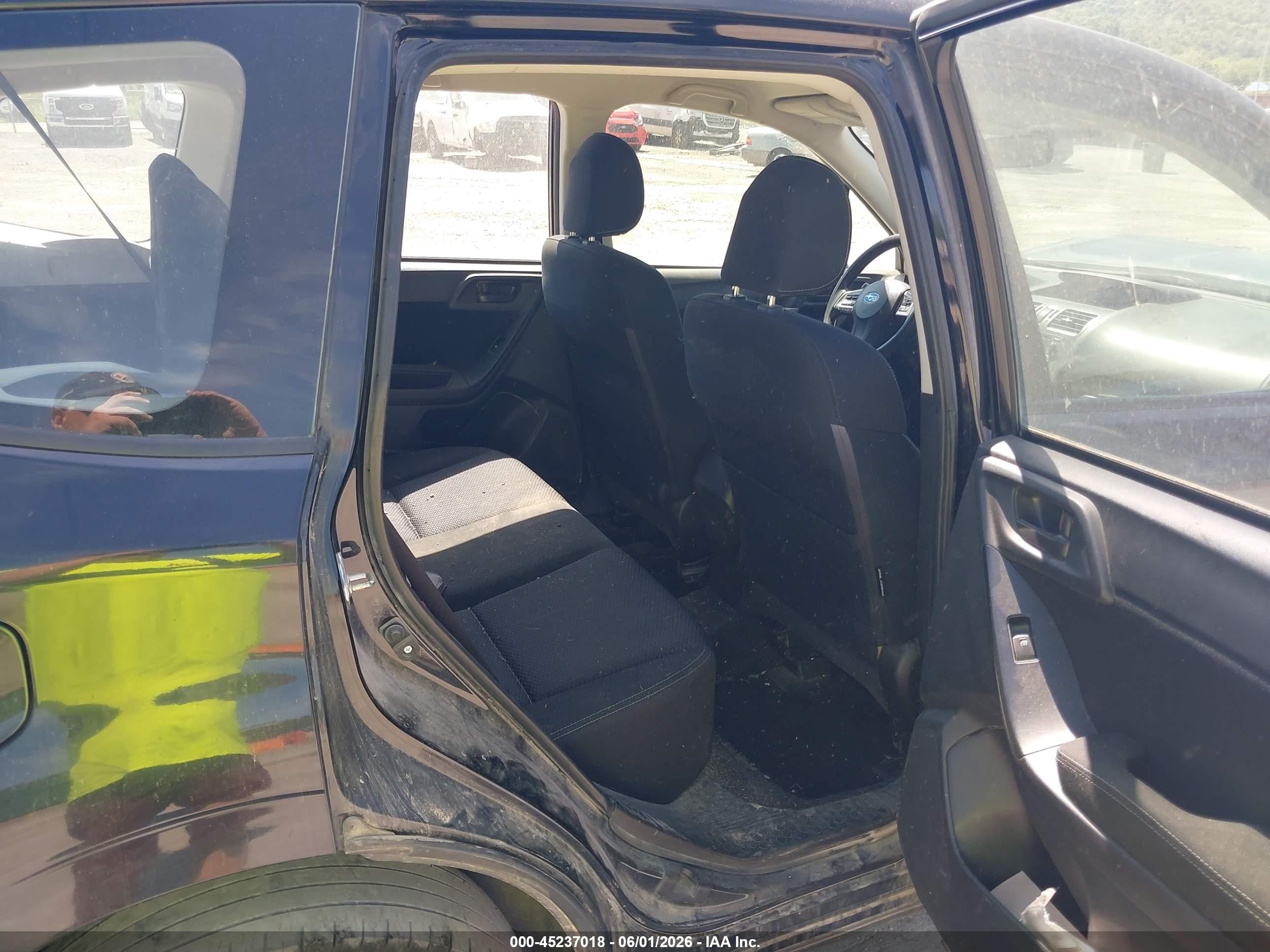 2014 Subaru Forester 2.5i Black vin: JF2SJAAC4EH531300
