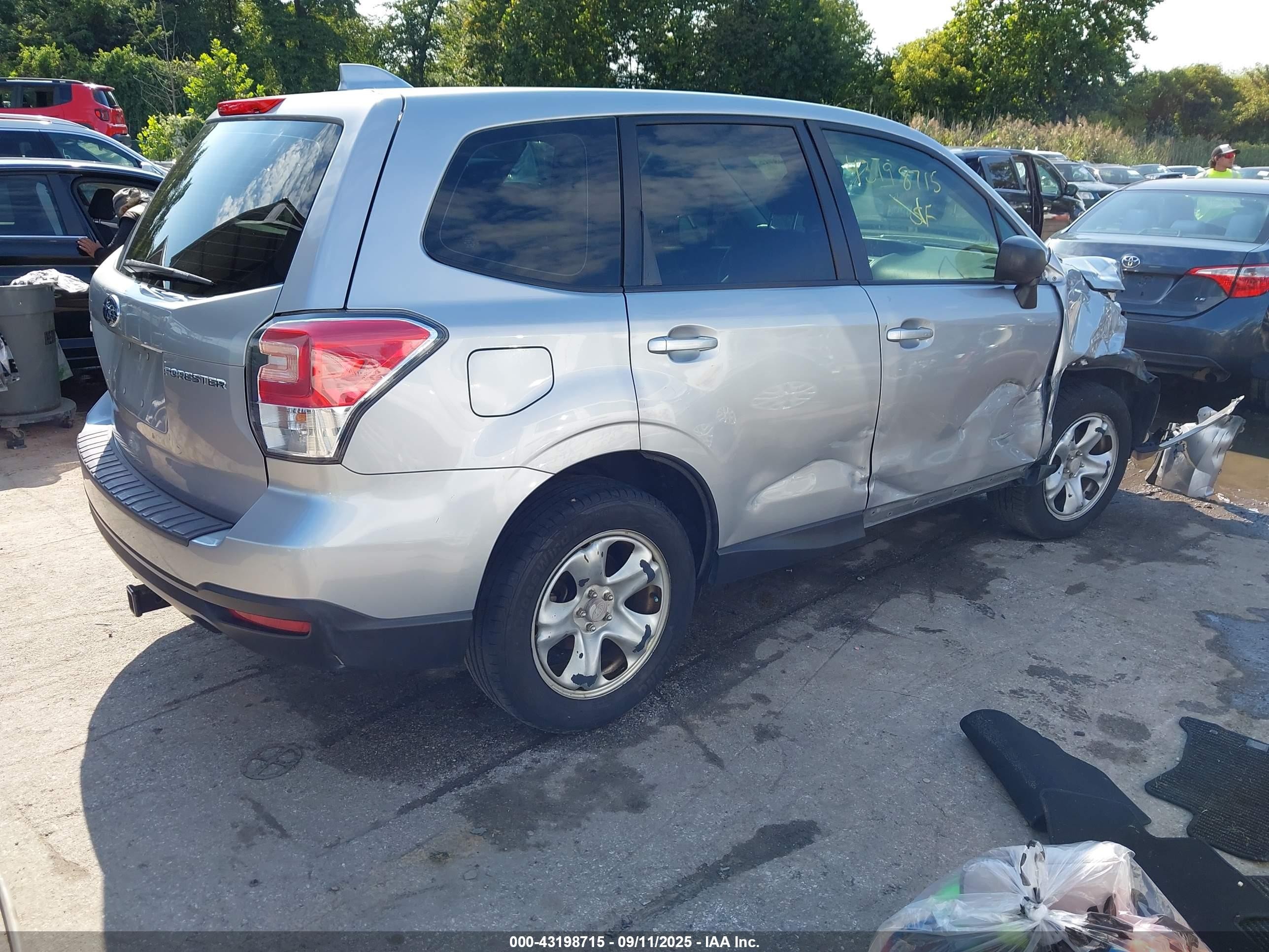 2018 Subaru Forester 2.5i Серый vin: JF2SJAAC4JH588025