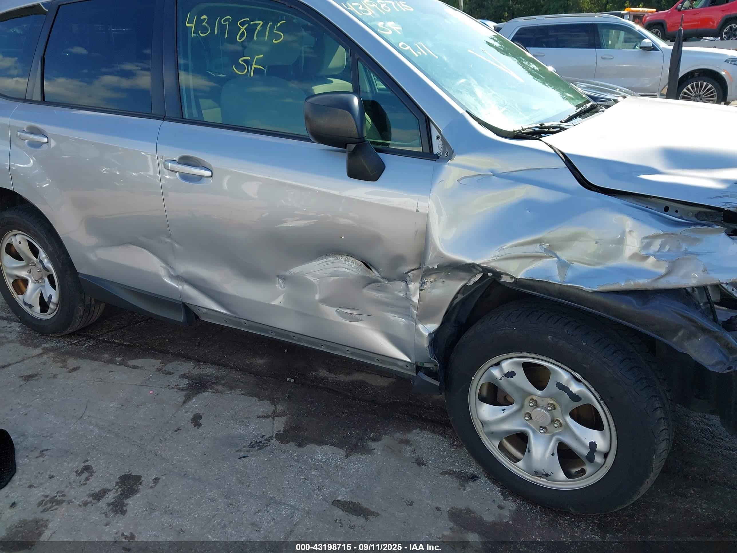2018 Subaru Forester 2.5i Серый vin: JF2SJAAC4JH588025