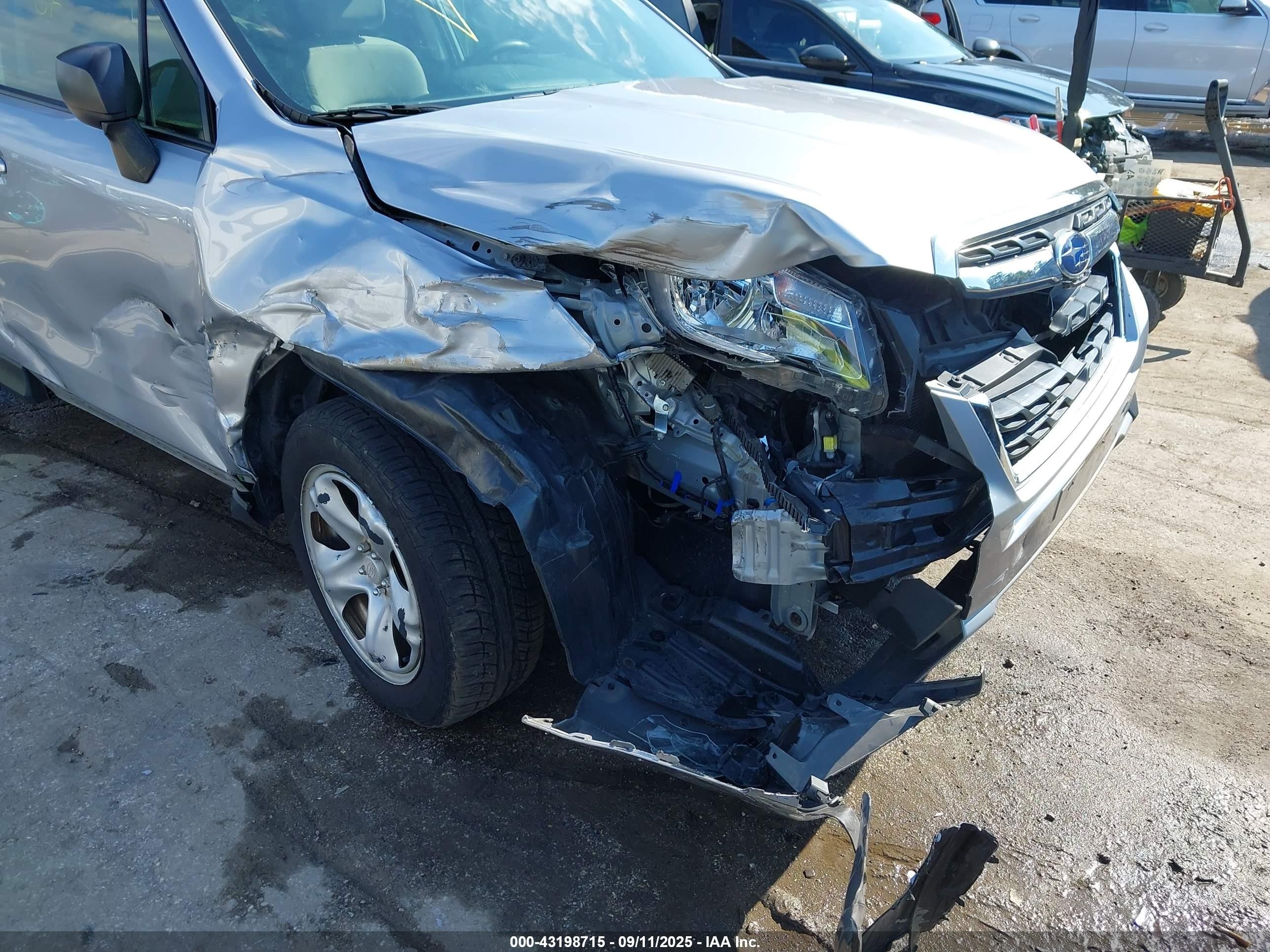 2018 Subaru Forester 2.5i Серый vin: JF2SJAAC4JH588025