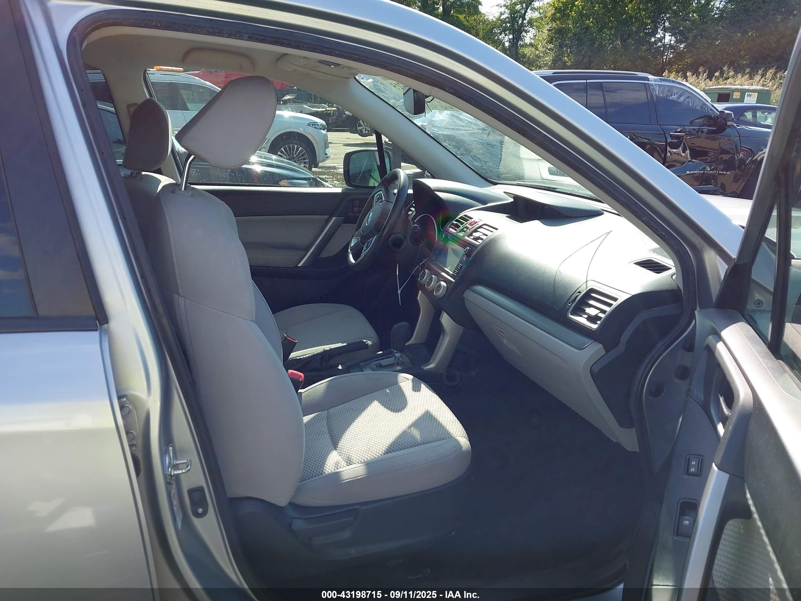2018 Subaru Forester 2.5i Серый vin: JF2SJAAC4JH588025