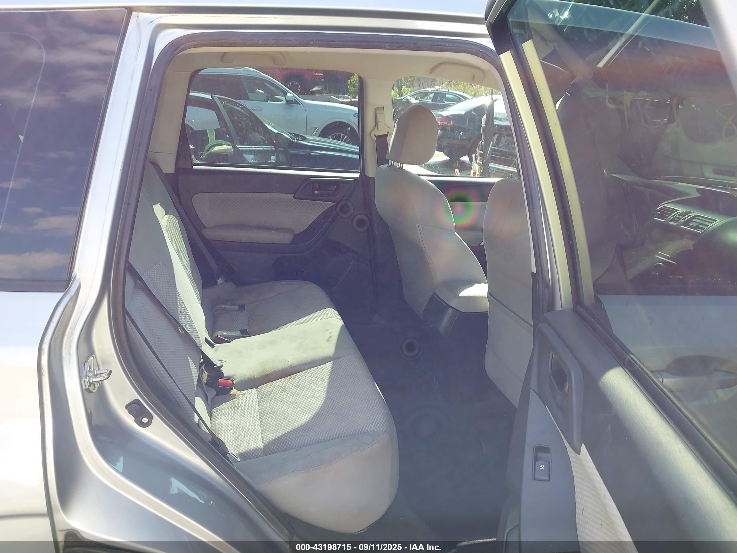 2018 Subaru Forester 2.5i Серый vin: JF2SJAAC4JH588025