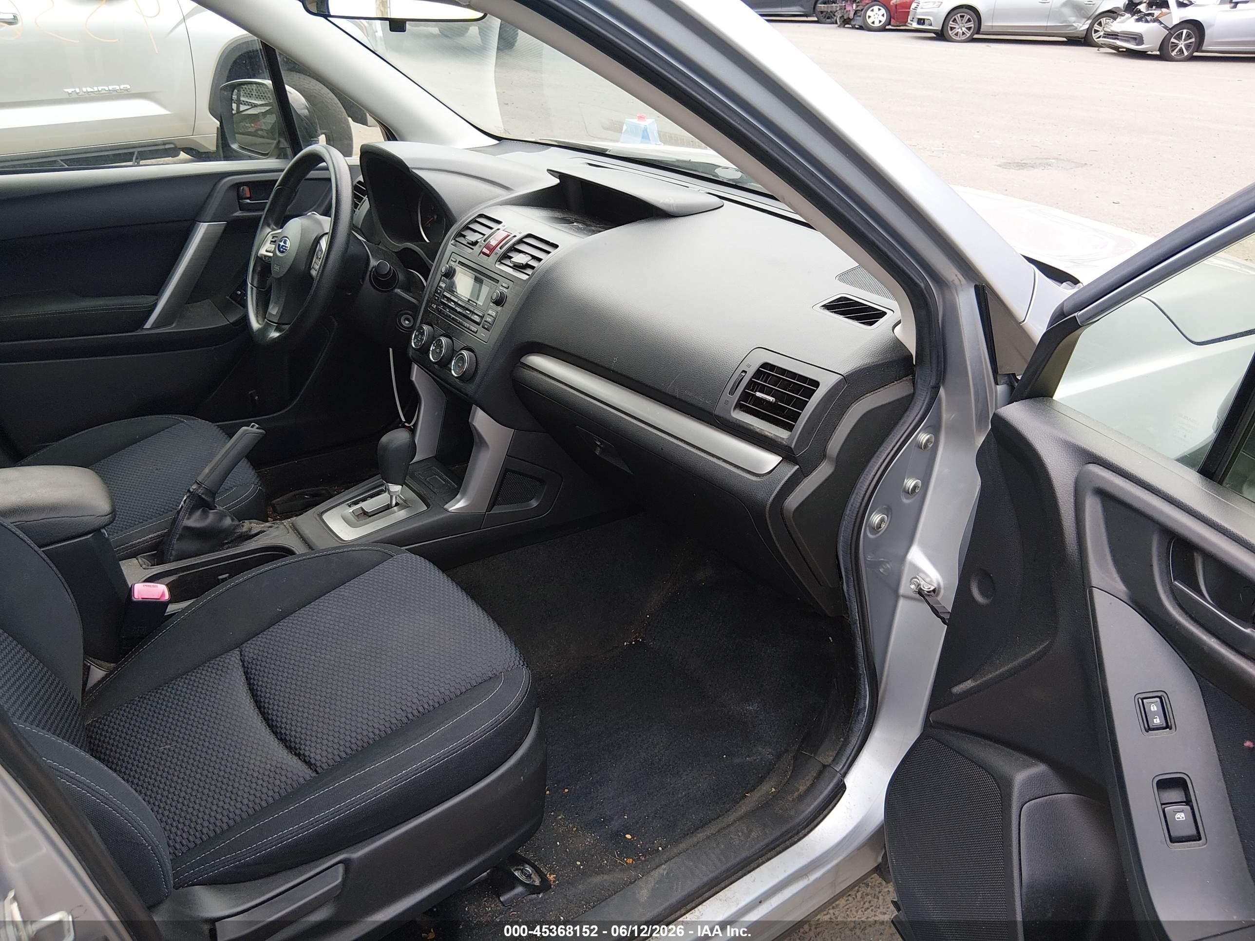 2014 Subaru Forester 2.5i Silver vin: JF2SJAAC5EH528132