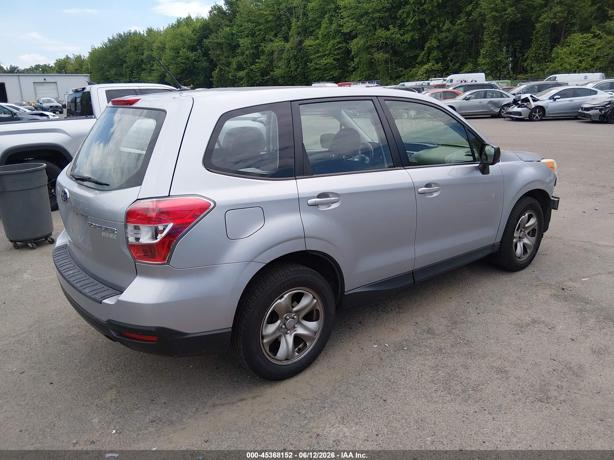 2014 Subaru Forester 2.5i Silver vin: JF2SJAAC5EH528132