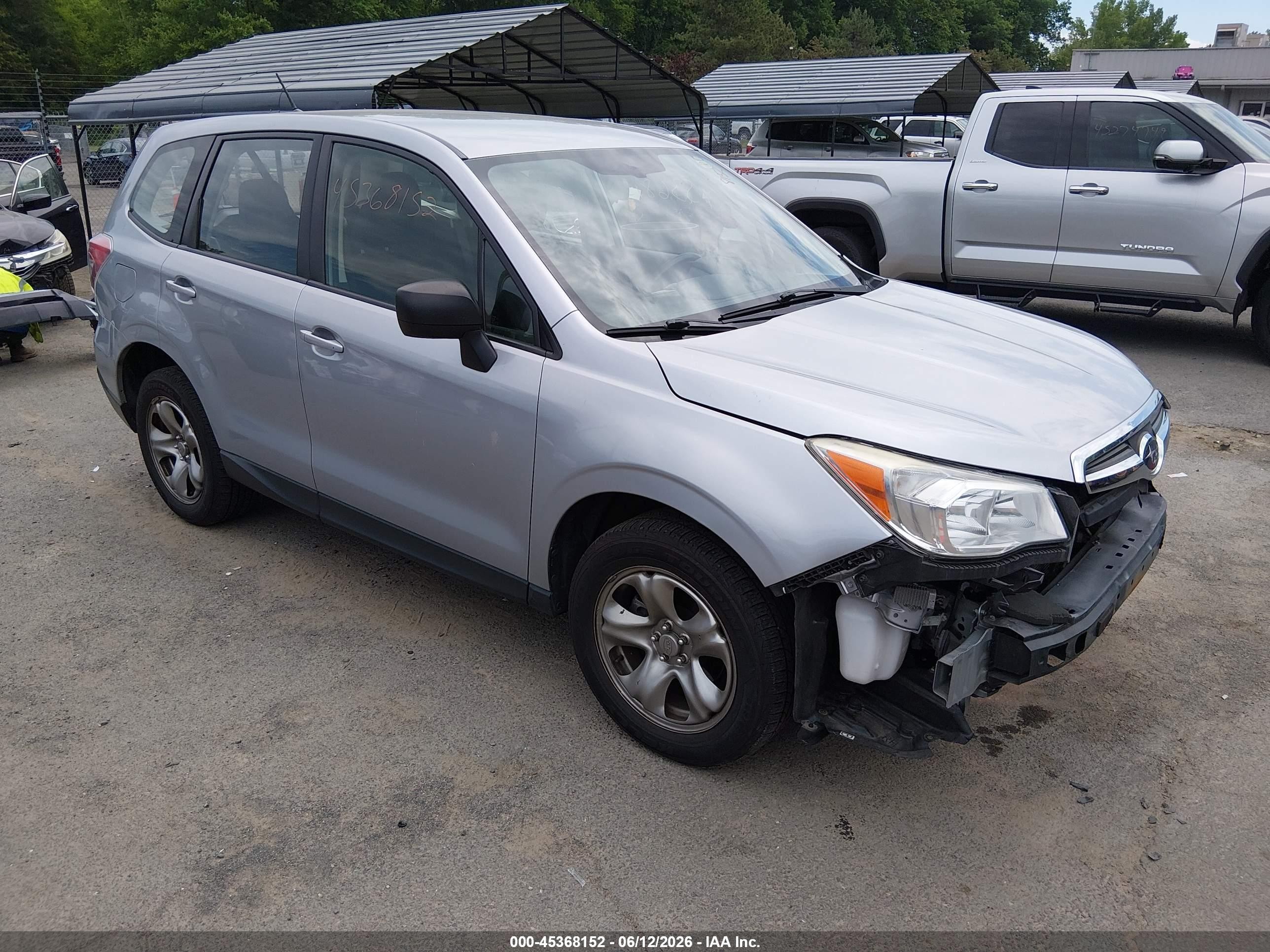 2014 Subaru Forester 2.5i Silver vin: JF2SJAAC5EH528132