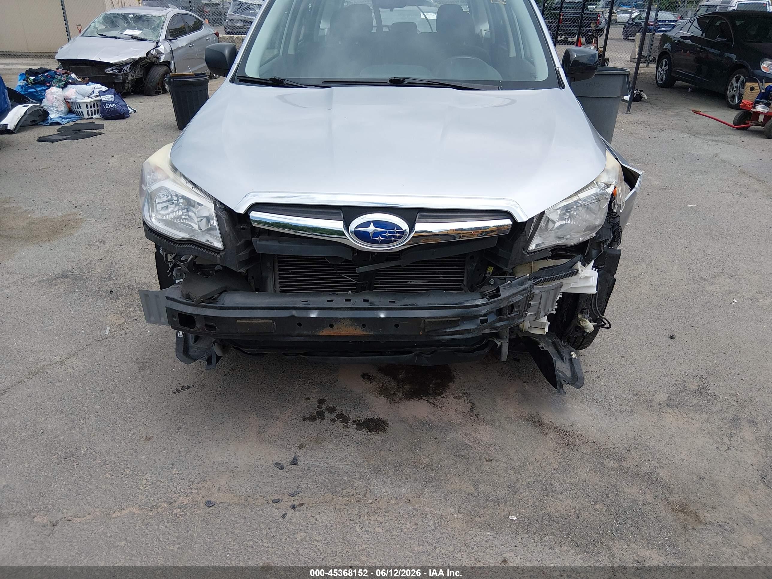 2014 Subaru Forester 2.5i Silver vin: JF2SJAAC5EH528132