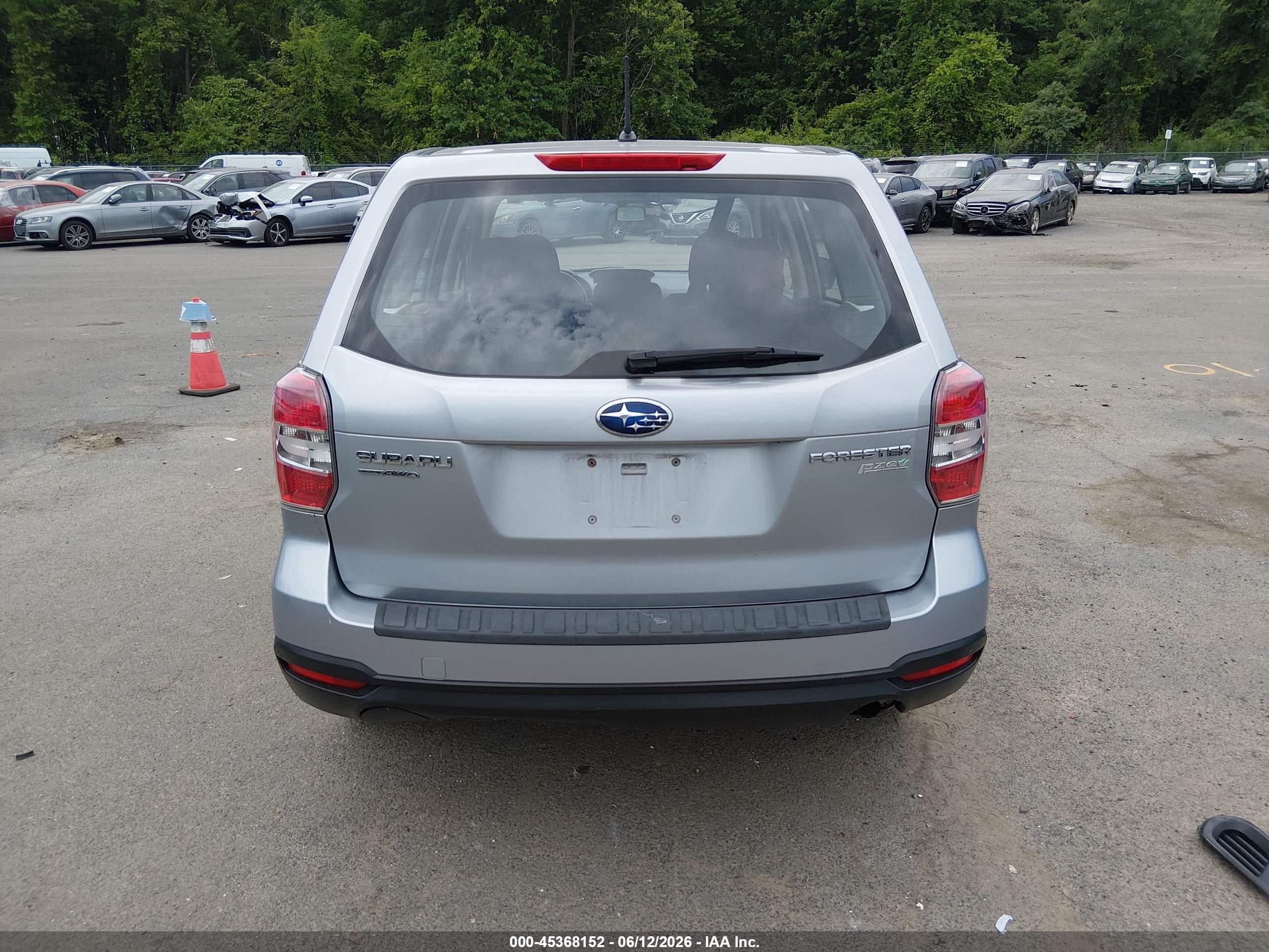 2014 Subaru Forester 2.5i Silver vin: JF2SJAAC5EH528132