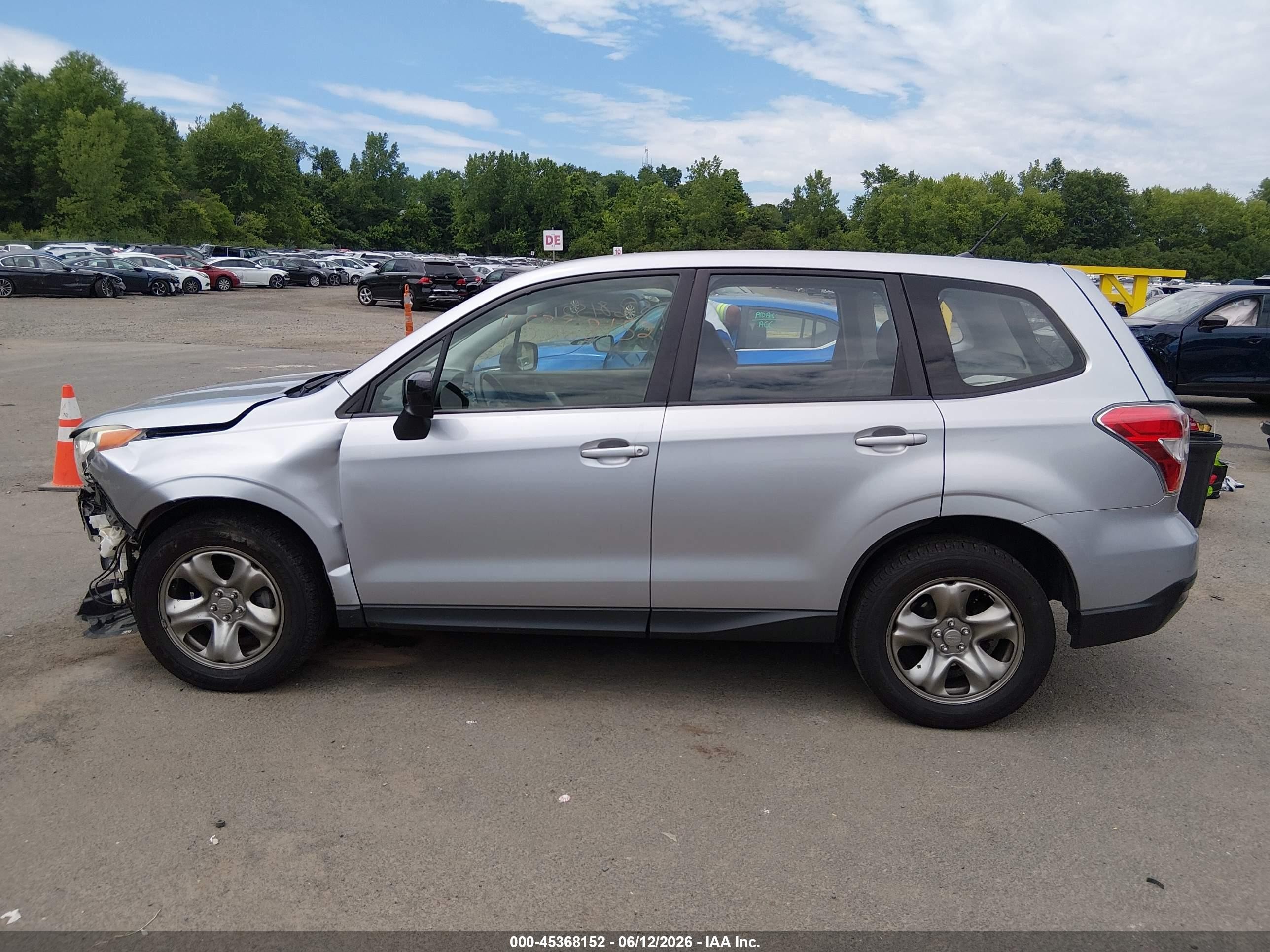 2014 Subaru Forester 2.5i Silver vin: JF2SJAAC5EH528132