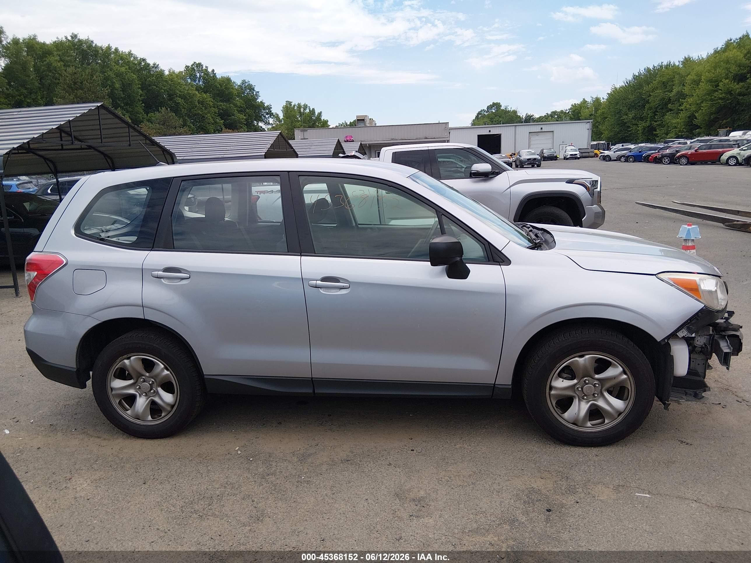 2014 Subaru Forester 2.5i Silver vin: JF2SJAAC5EH528132