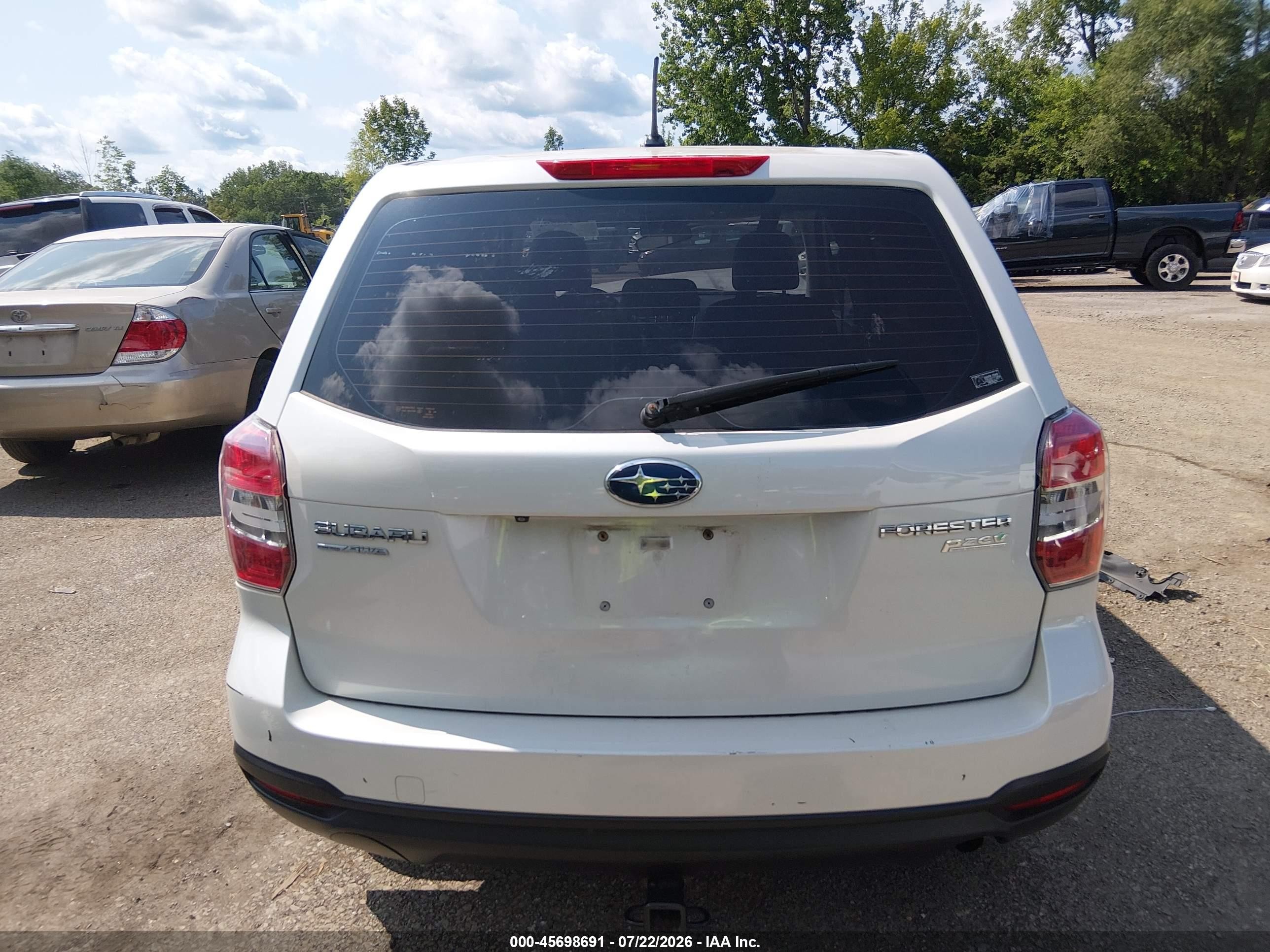 2015 Subaru Forester 2.5i White vin: JF2SJAAC6FH818655