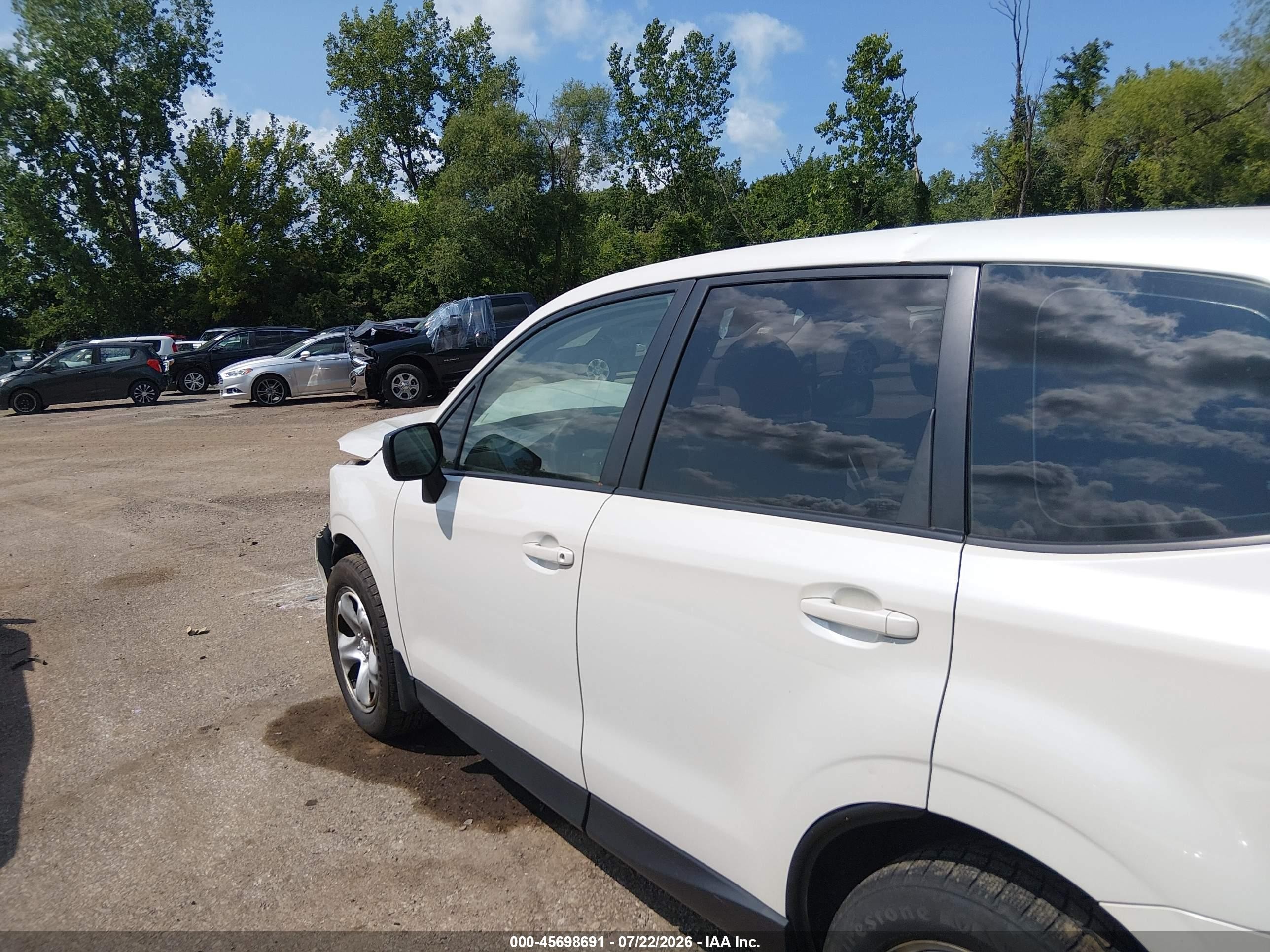 2015 Subaru Forester 2.5i White vin: JF2SJAAC6FH818655