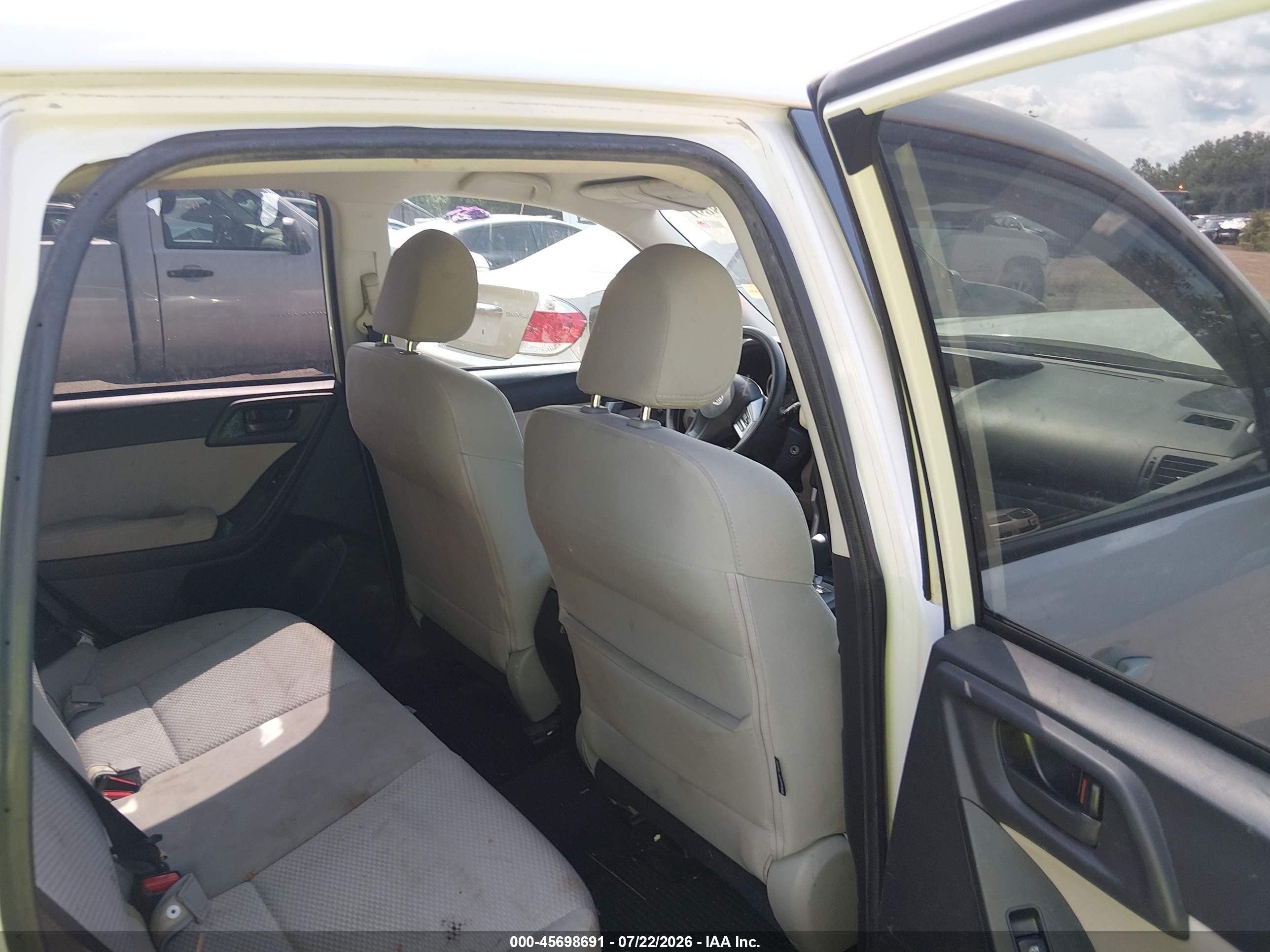 2015 Subaru Forester 2.5i White vin: JF2SJAAC6FH818655