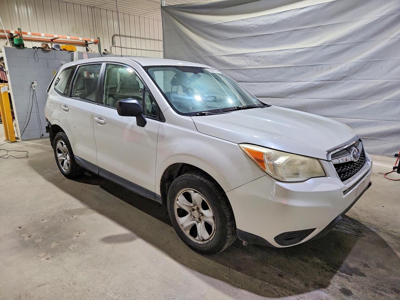2014 Subaru Forester 2.5i White vin: JF2SJAAC7EG426692