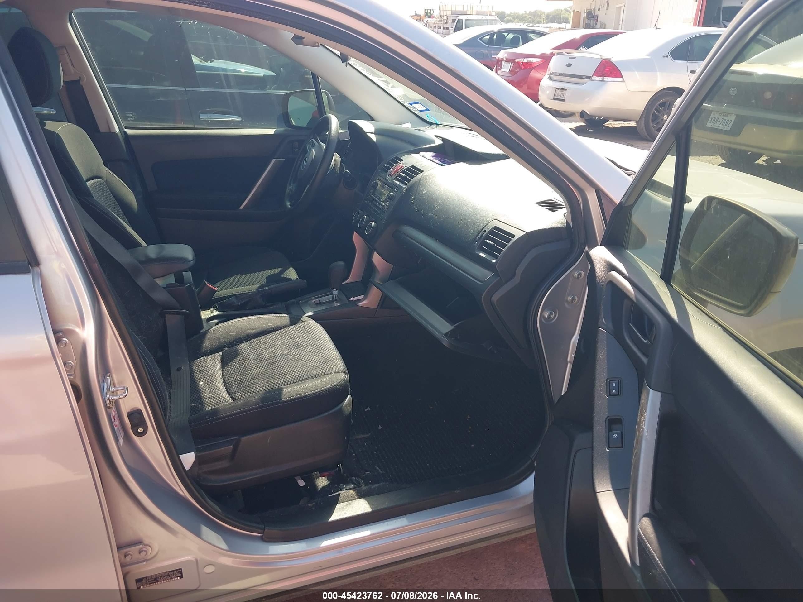 2014 Subaru Forester 2.5i Silver vin: JF2SJAAC7EH422099