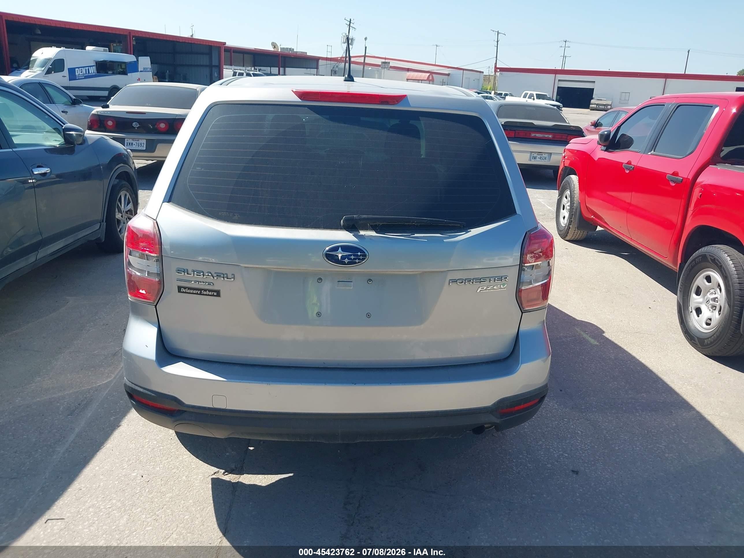 2014 Subaru Forester 2.5i Silver vin: JF2SJAAC7EH422099