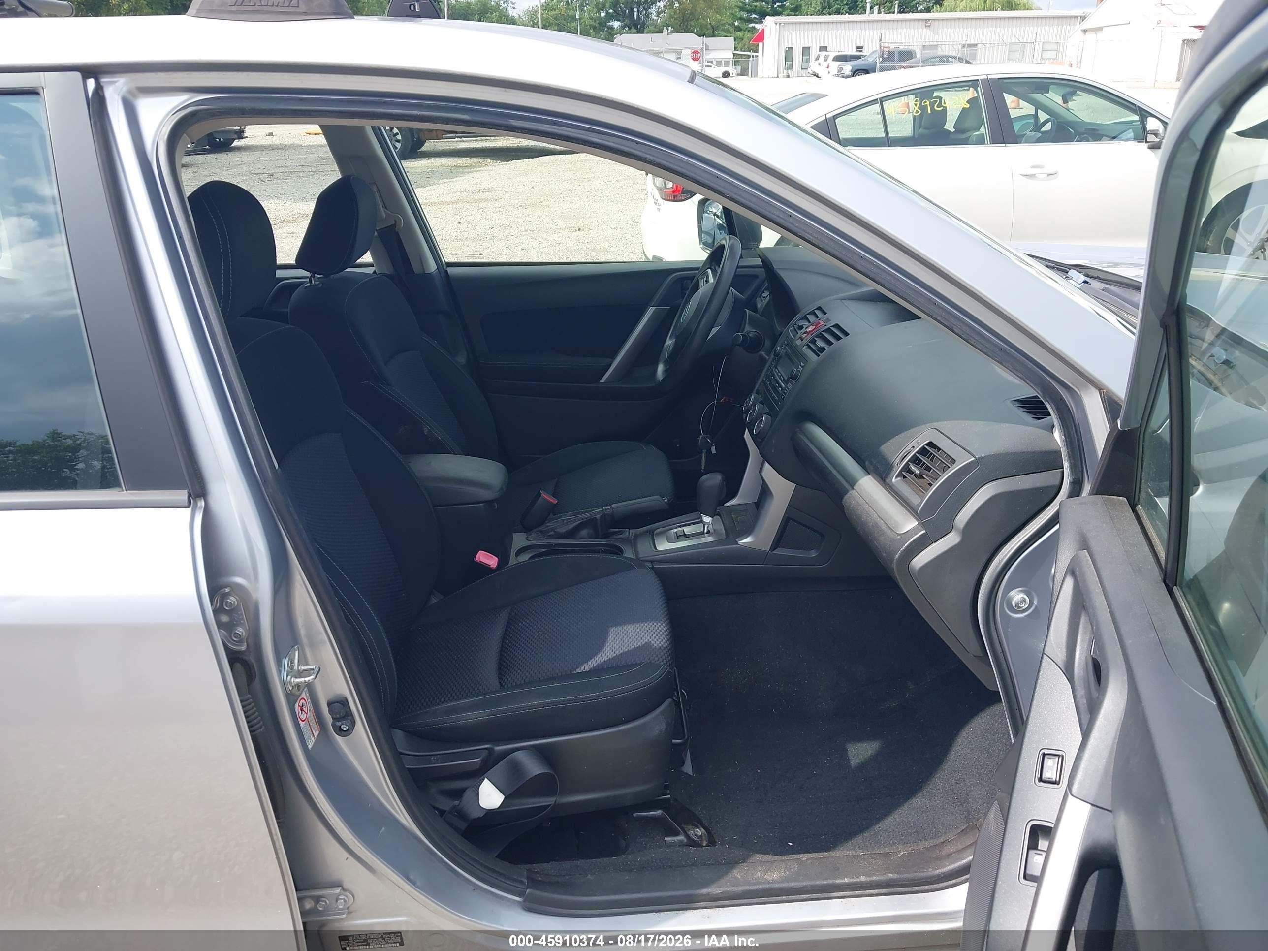 2014 Subaru Forester 2.5i Silver vin: JF2SJAAC7EH486241