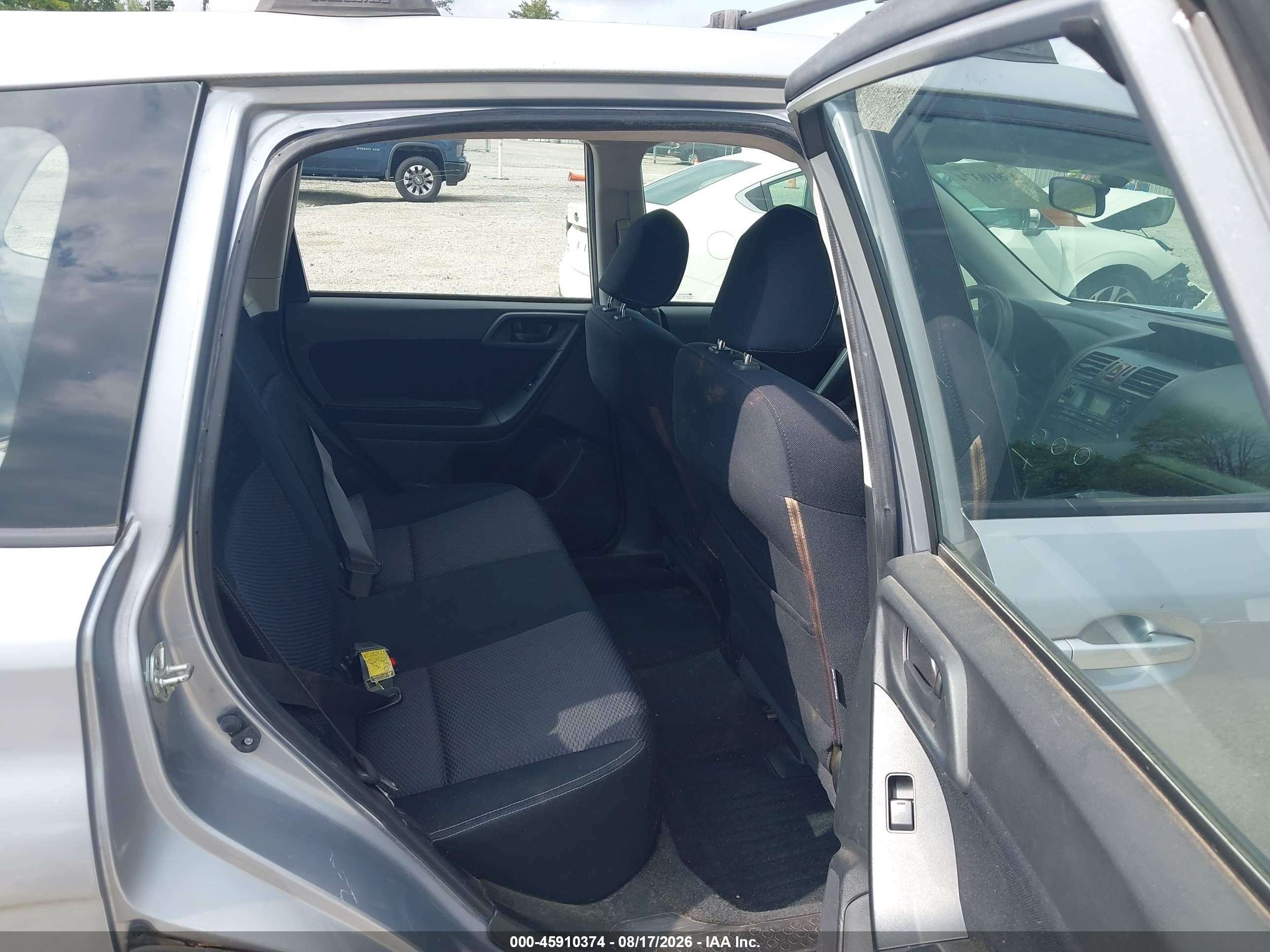 2014 Subaru Forester 2.5i Silver vin: JF2SJAAC7EH486241