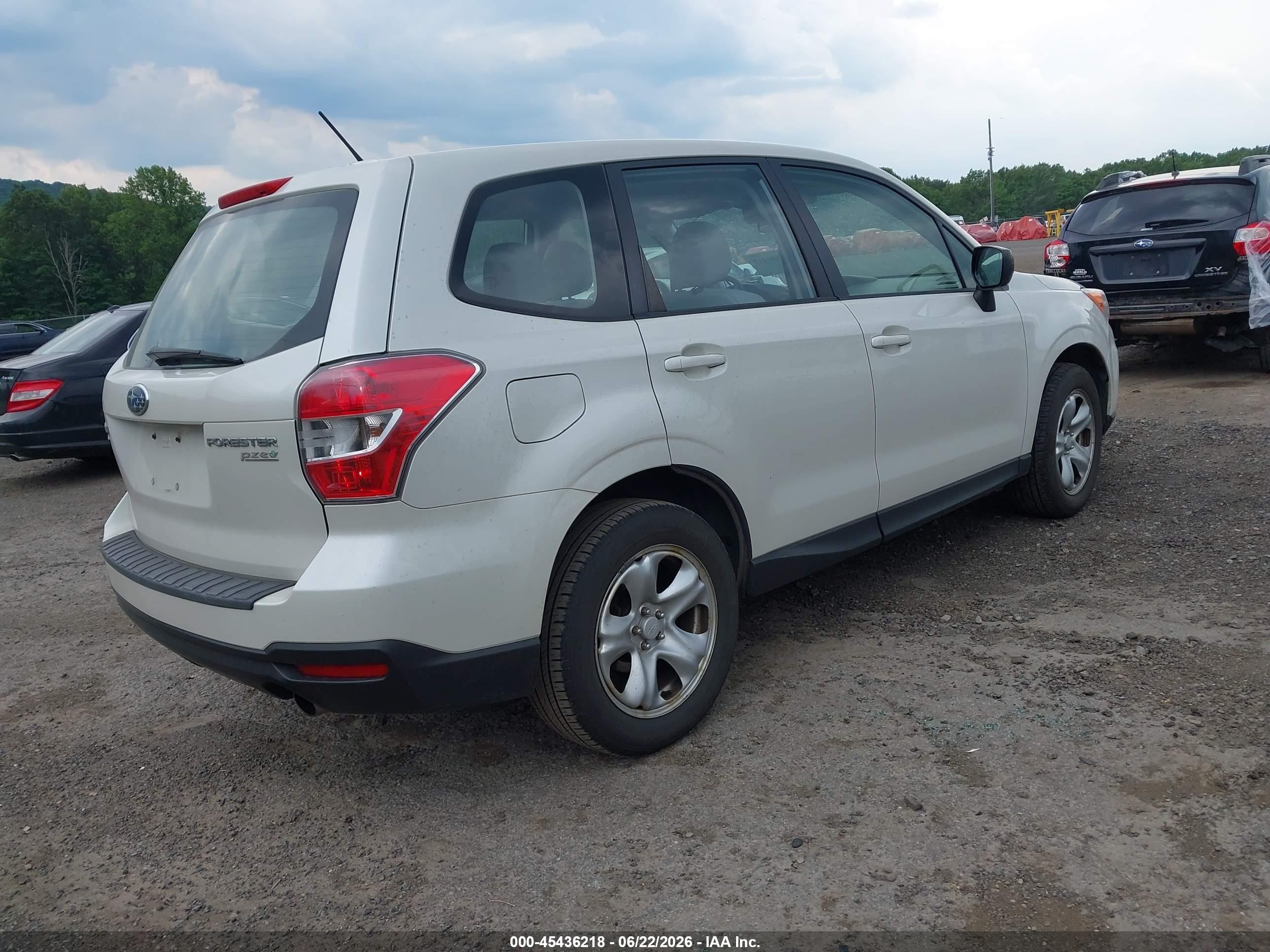 2014 Subaru Forester 2.5i White vin: JF2SJAAC7EH508089