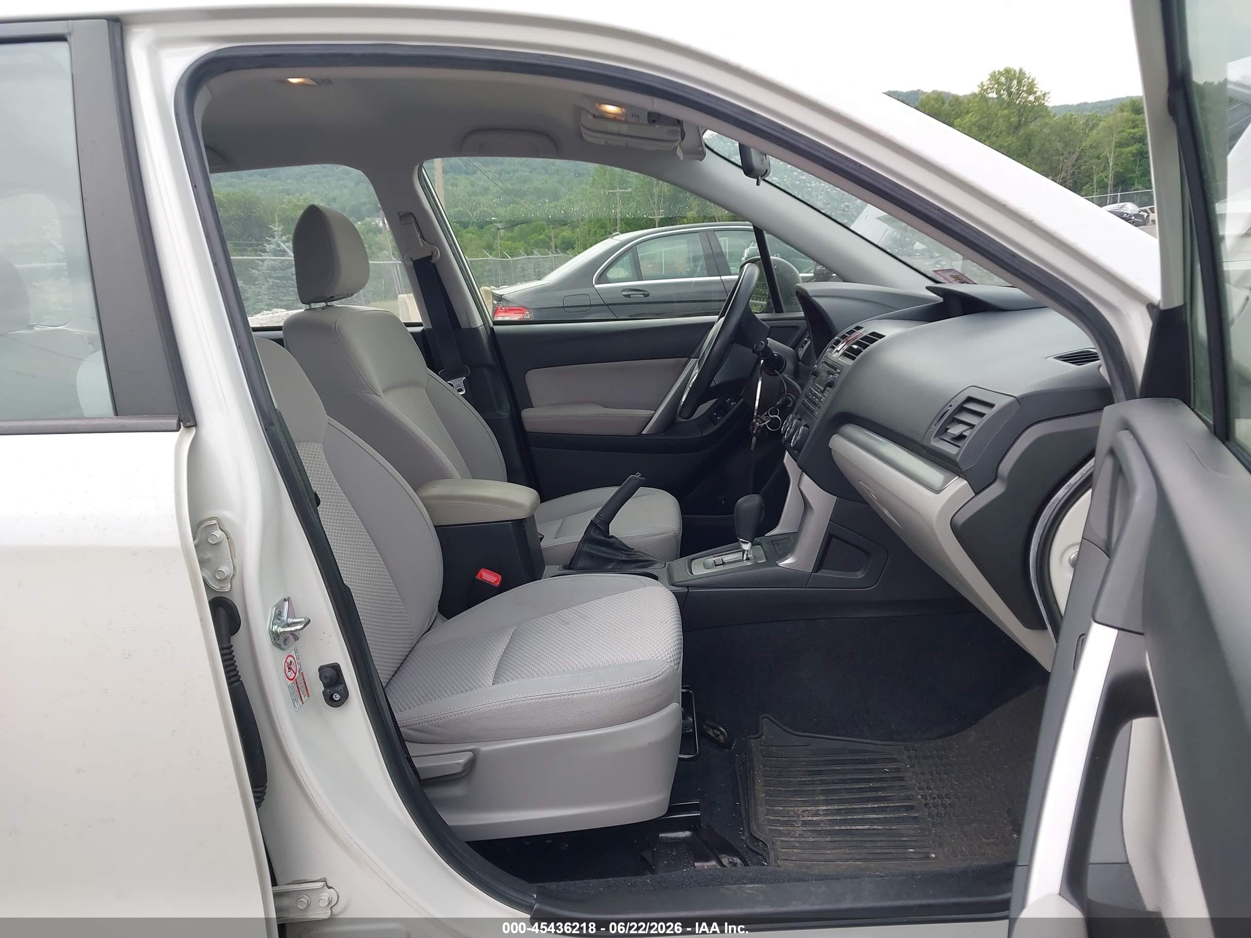 2014 Subaru Forester 2.5i White vin: JF2SJAAC7EH508089