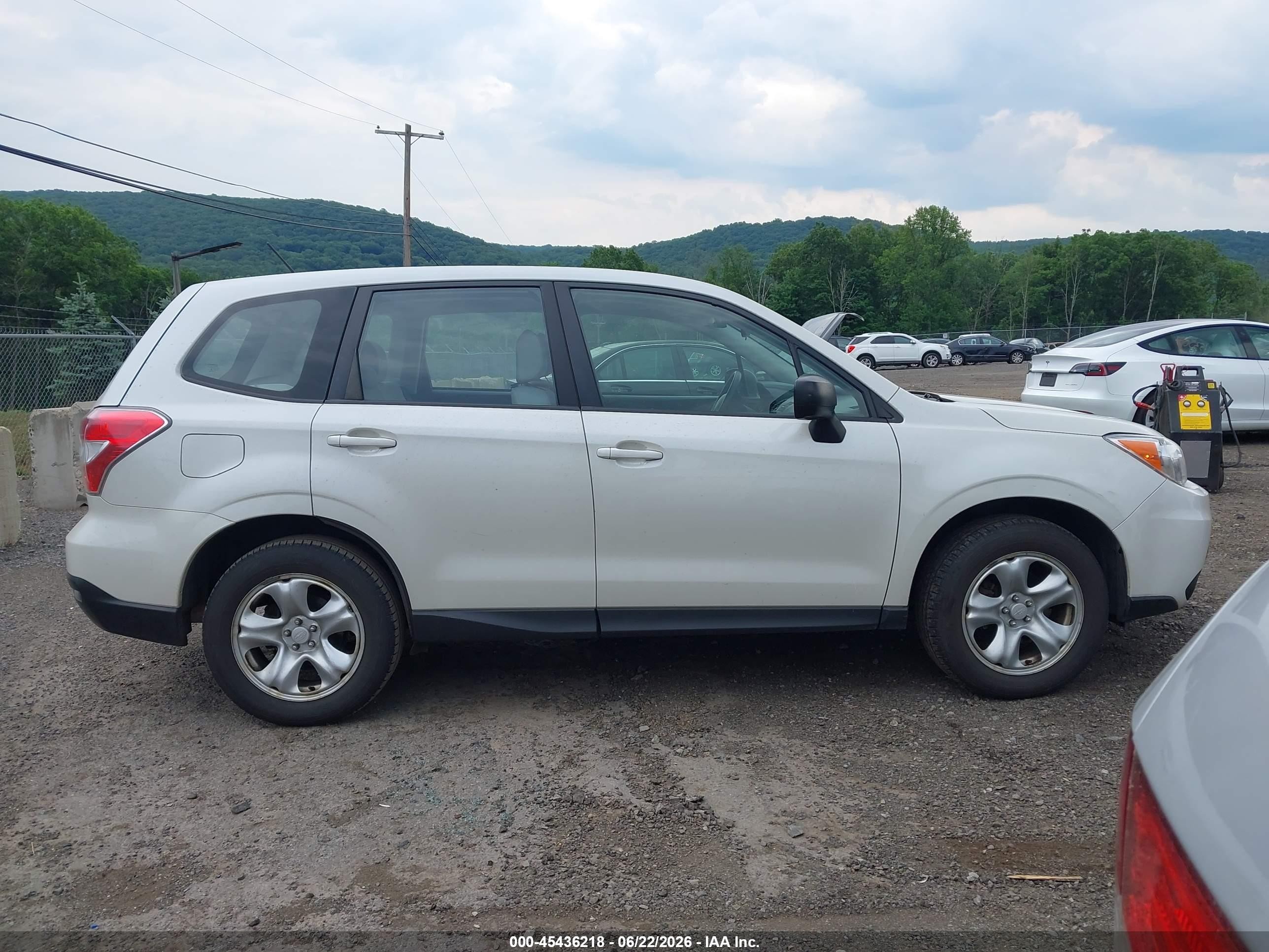 2014 Subaru Forester 2.5i White vin: JF2SJAAC7EH508089