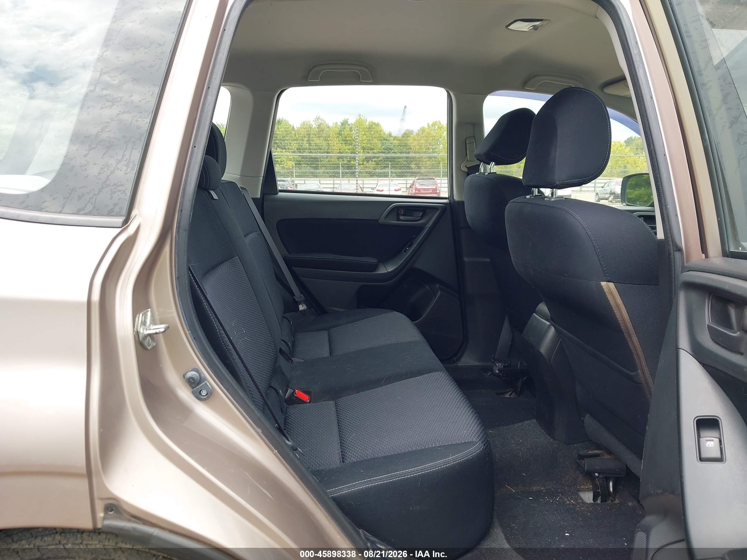 2014 Subaru Forester 2.5i Beige vin: JF2SJAAC8EG415409
