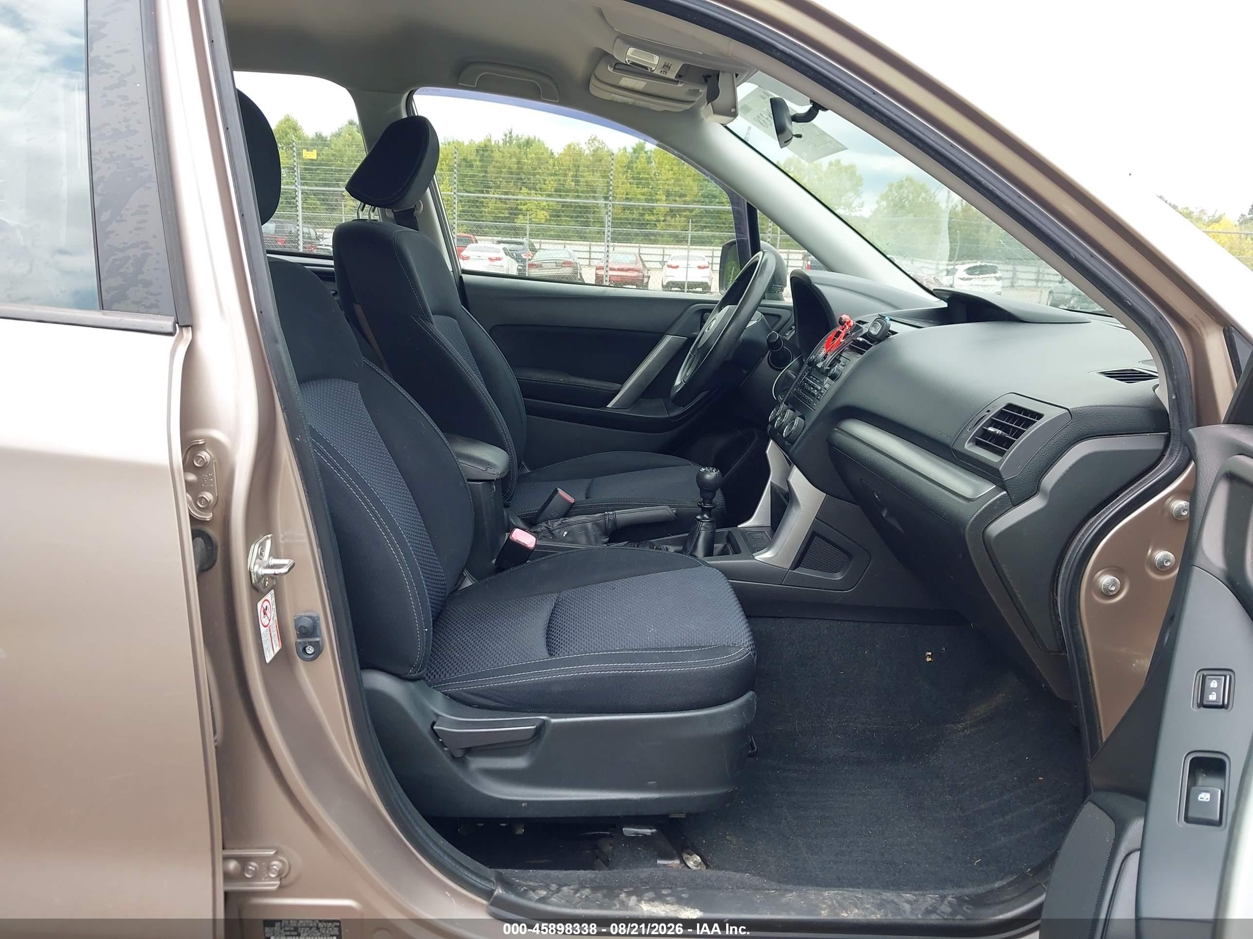 2014 Subaru Forester 2.5i Beige vin: JF2SJAAC8EG415409
