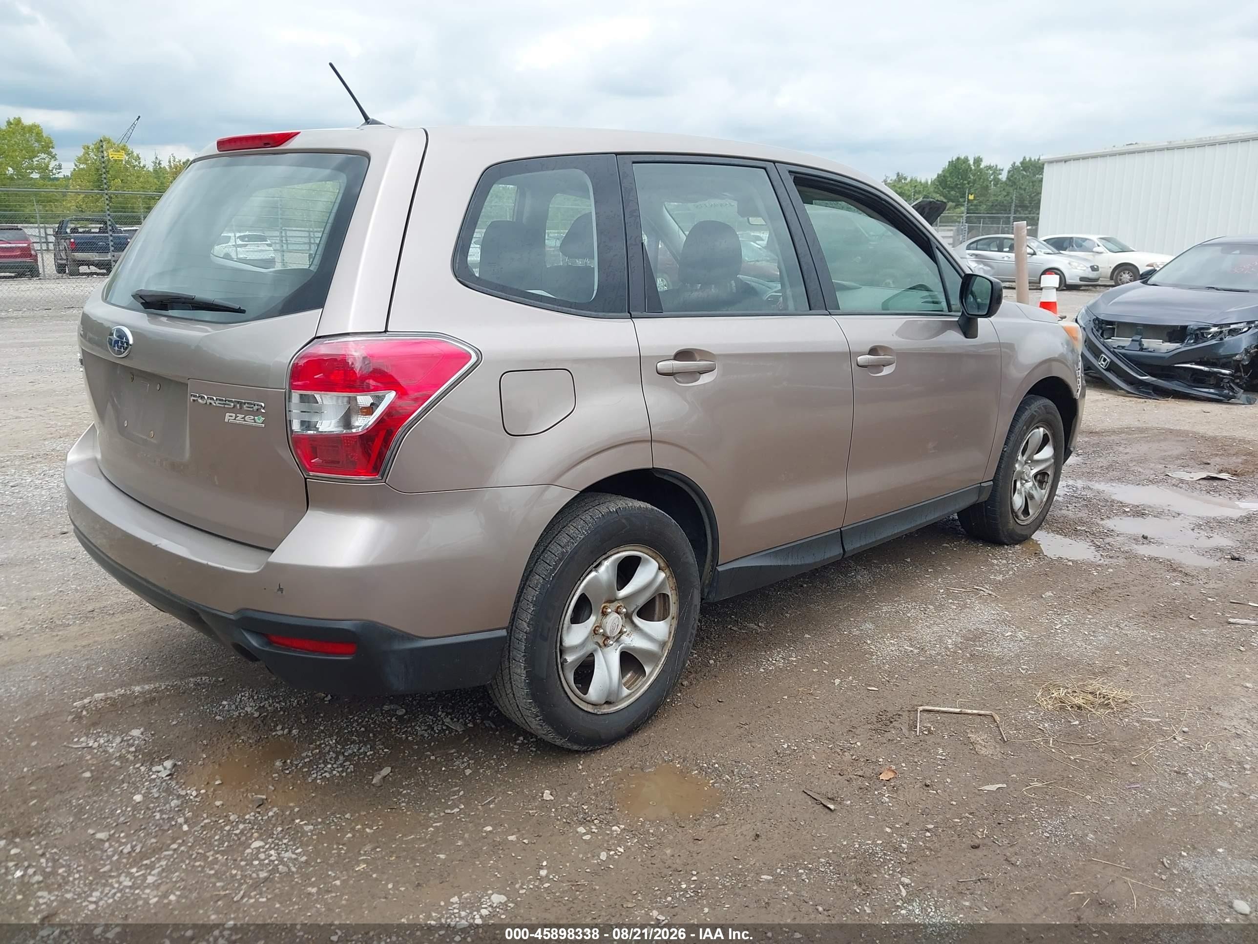 2014 Subaru Forester 2.5i Beige vin: JF2SJAAC8EG415409