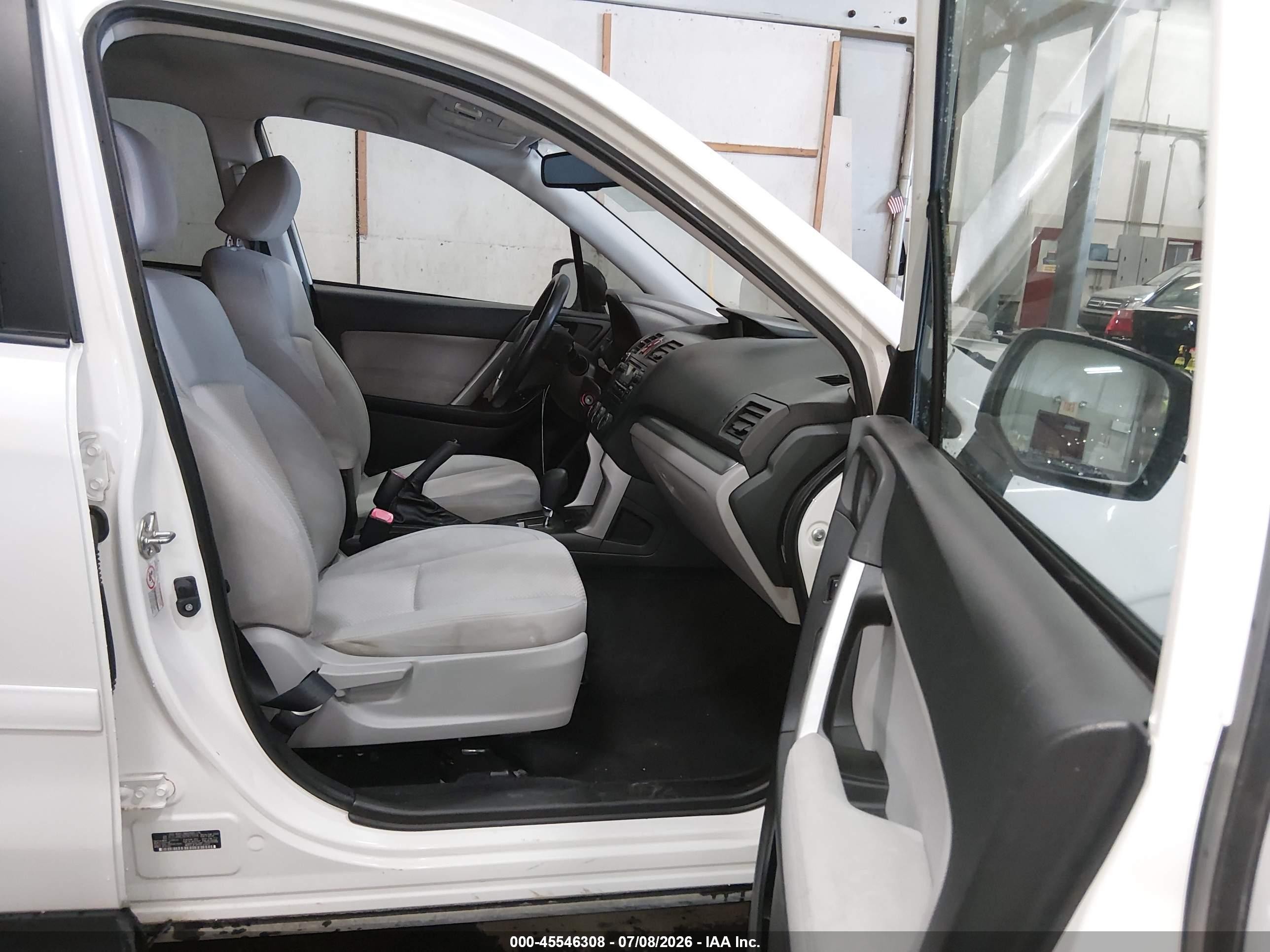 2014 Subaru Forester 2.5i White vin: JF2SJAAC8EH423004