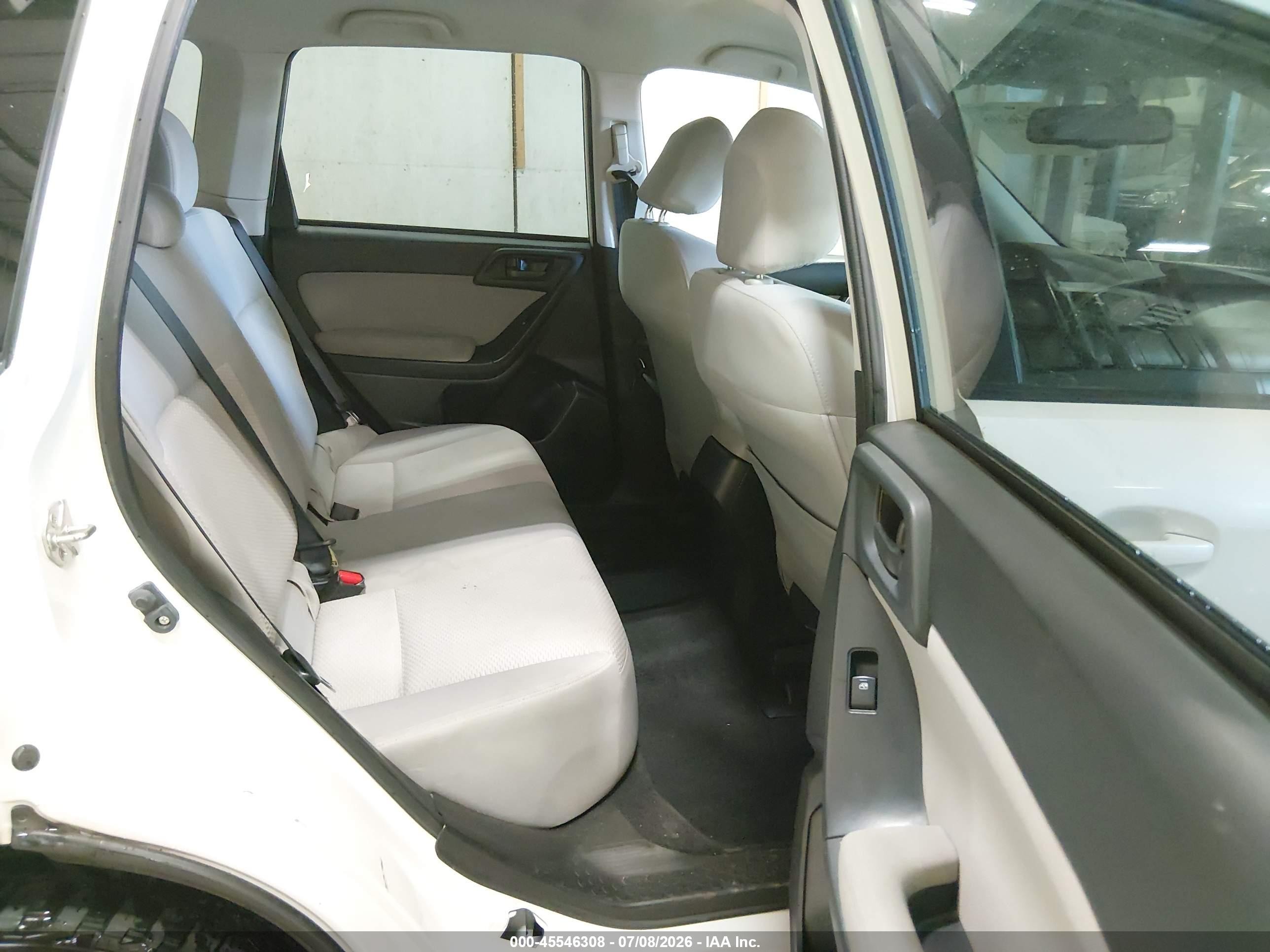2014 Subaru Forester 2.5i White vin: JF2SJAAC8EH423004