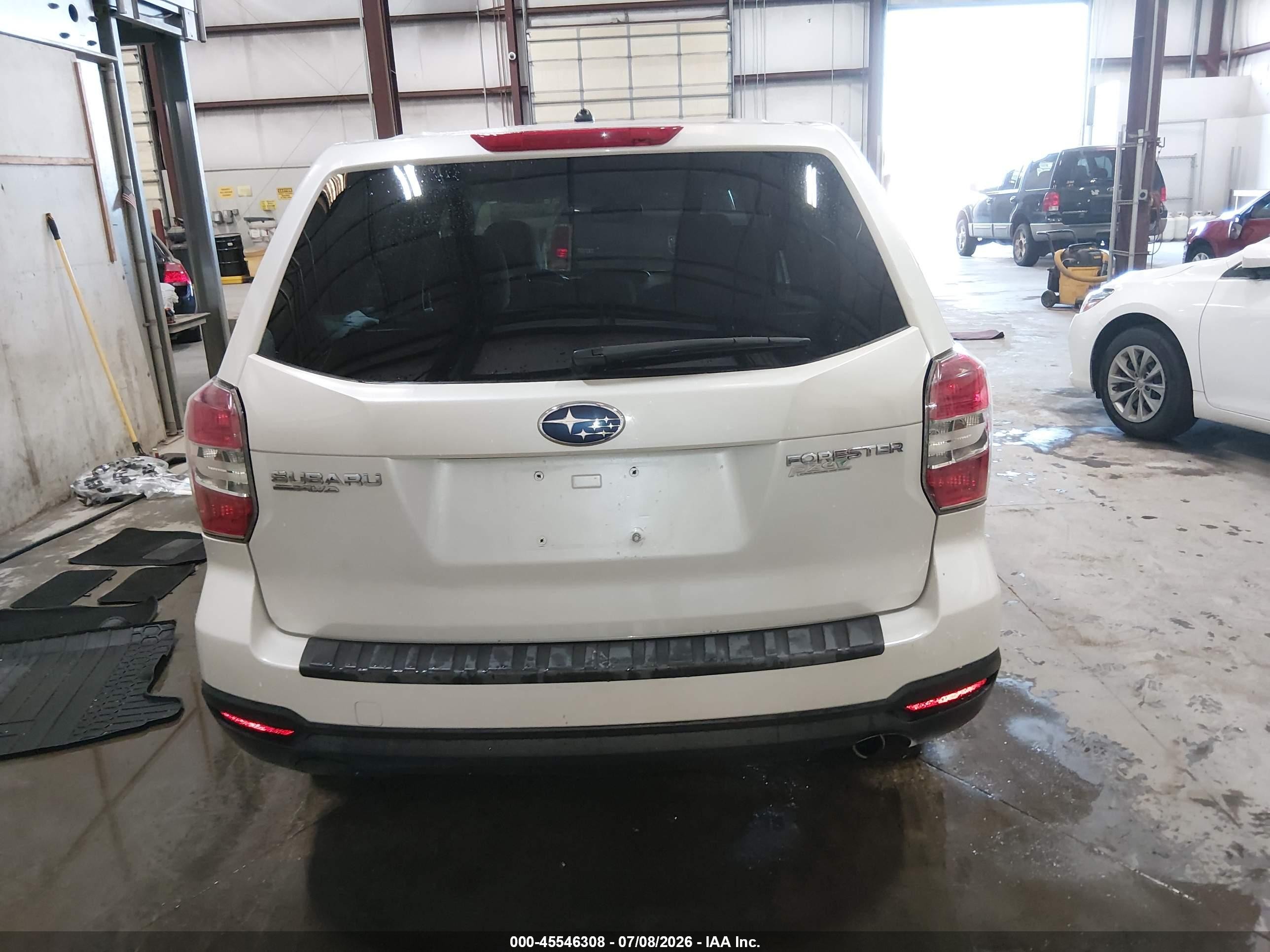 2014 Subaru Forester 2.5i White vin: JF2SJAAC8EH423004