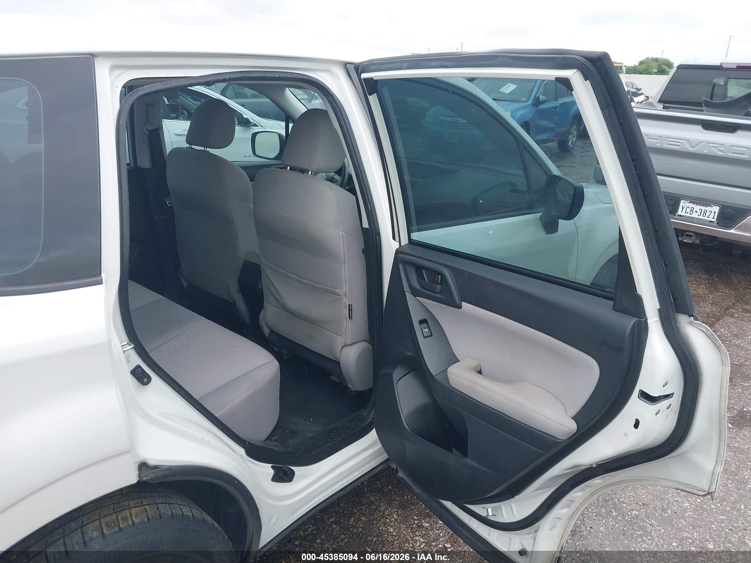 2014 Subaru Forester 2.5i White vin: JF2SJAAC8EH464992